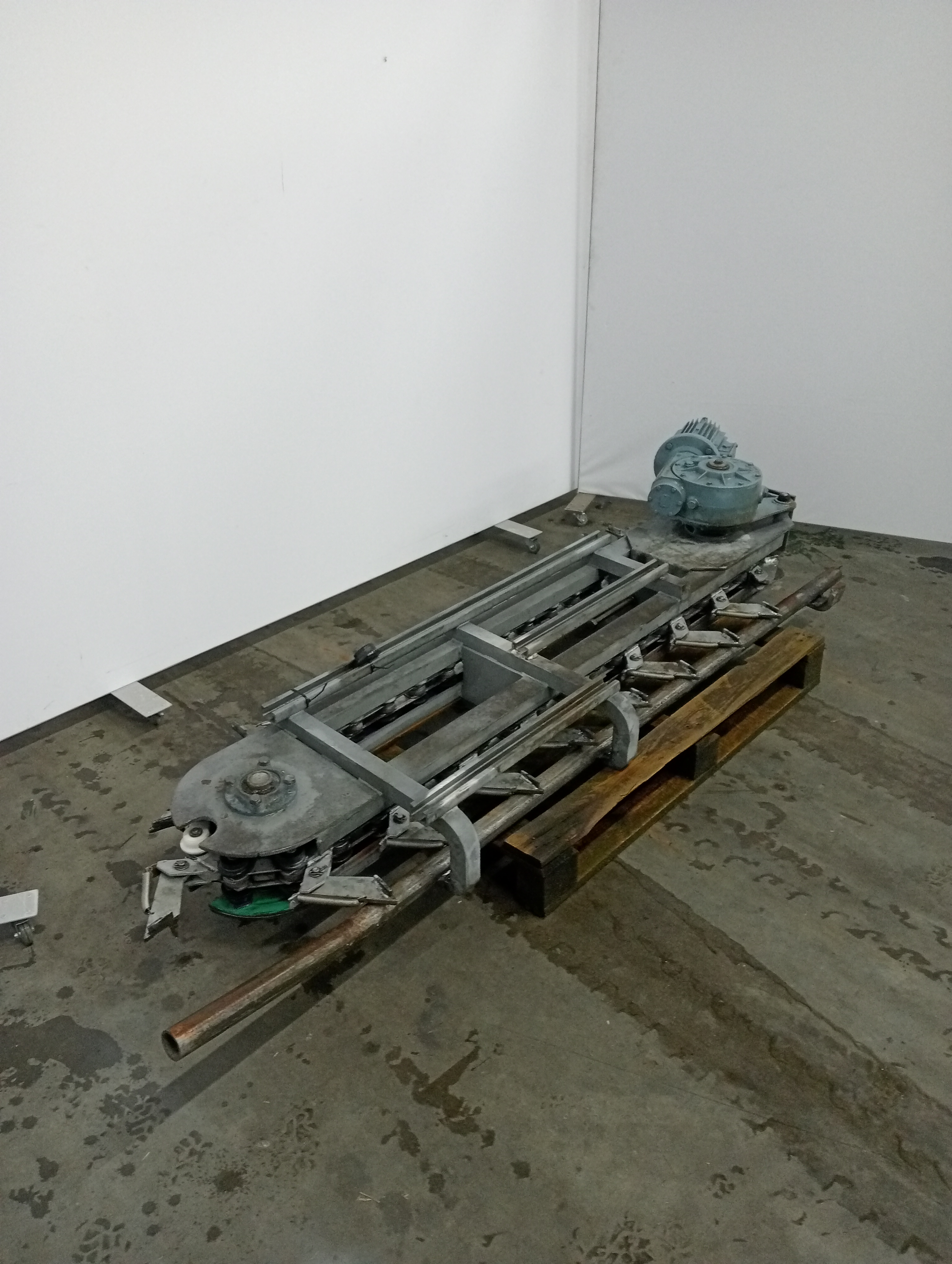 Used Lift conveyor empty hooks