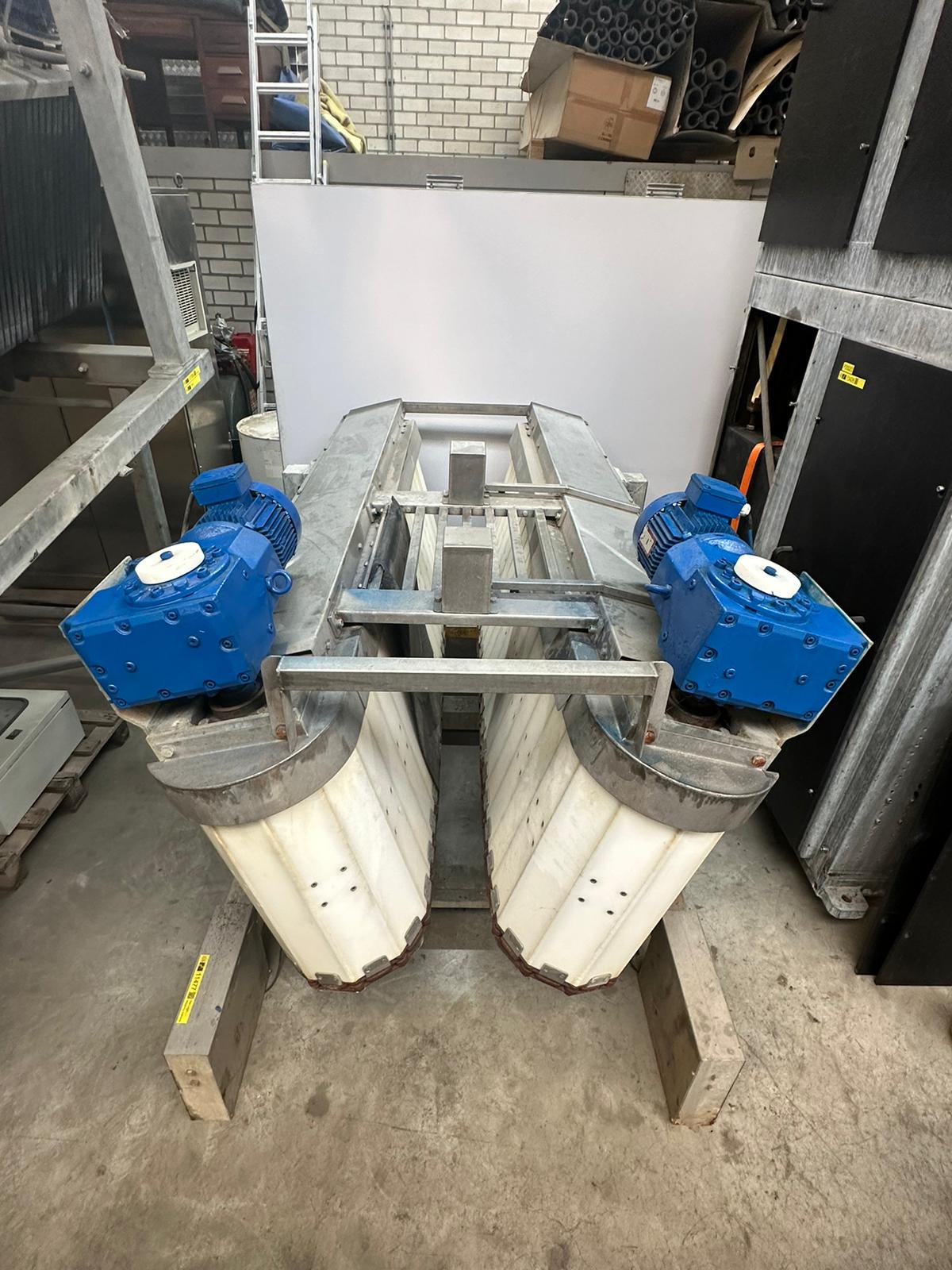 Used Restrainer with weighing function