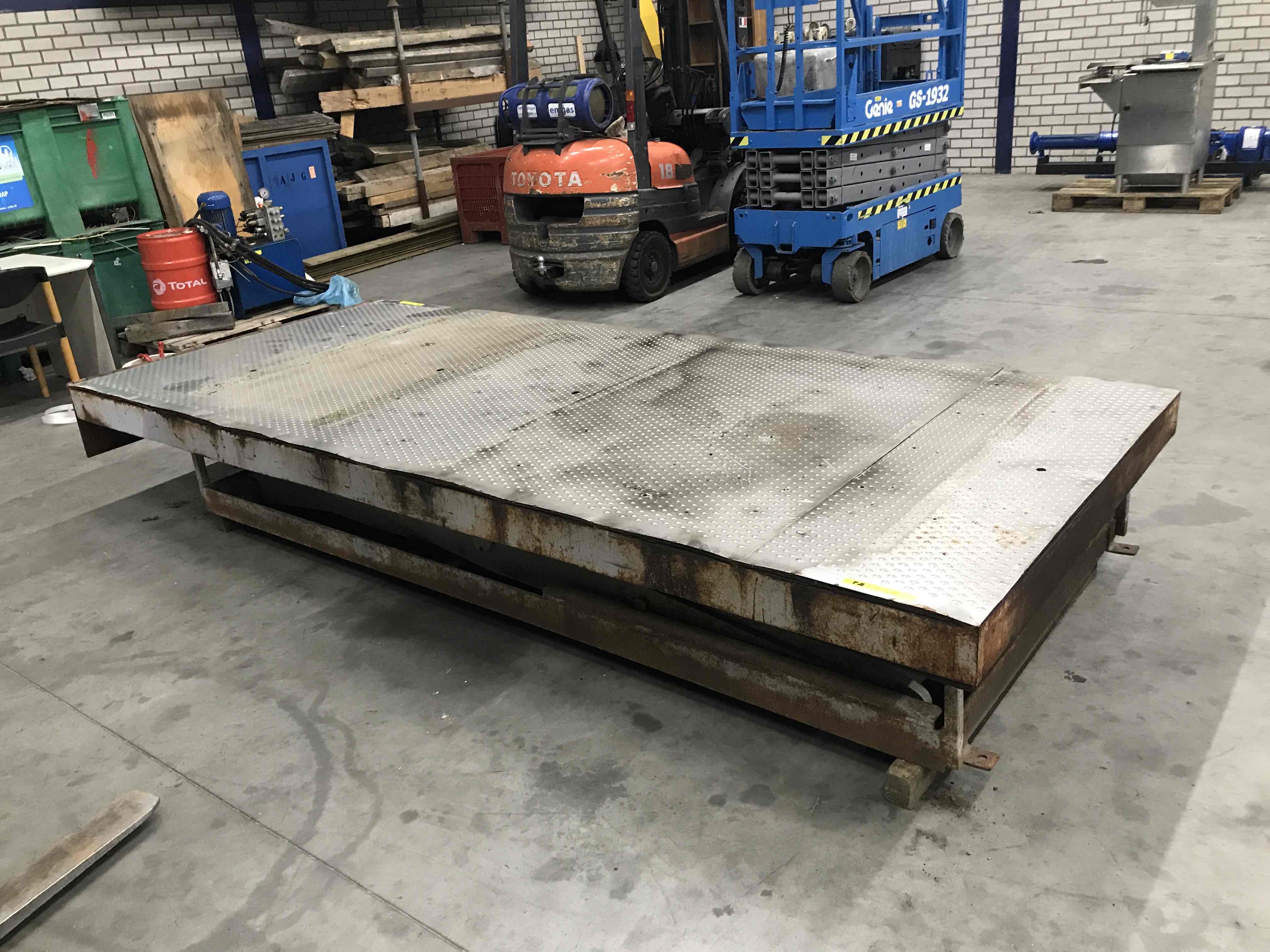 Used Loading/unloading hydraulic scissor table
