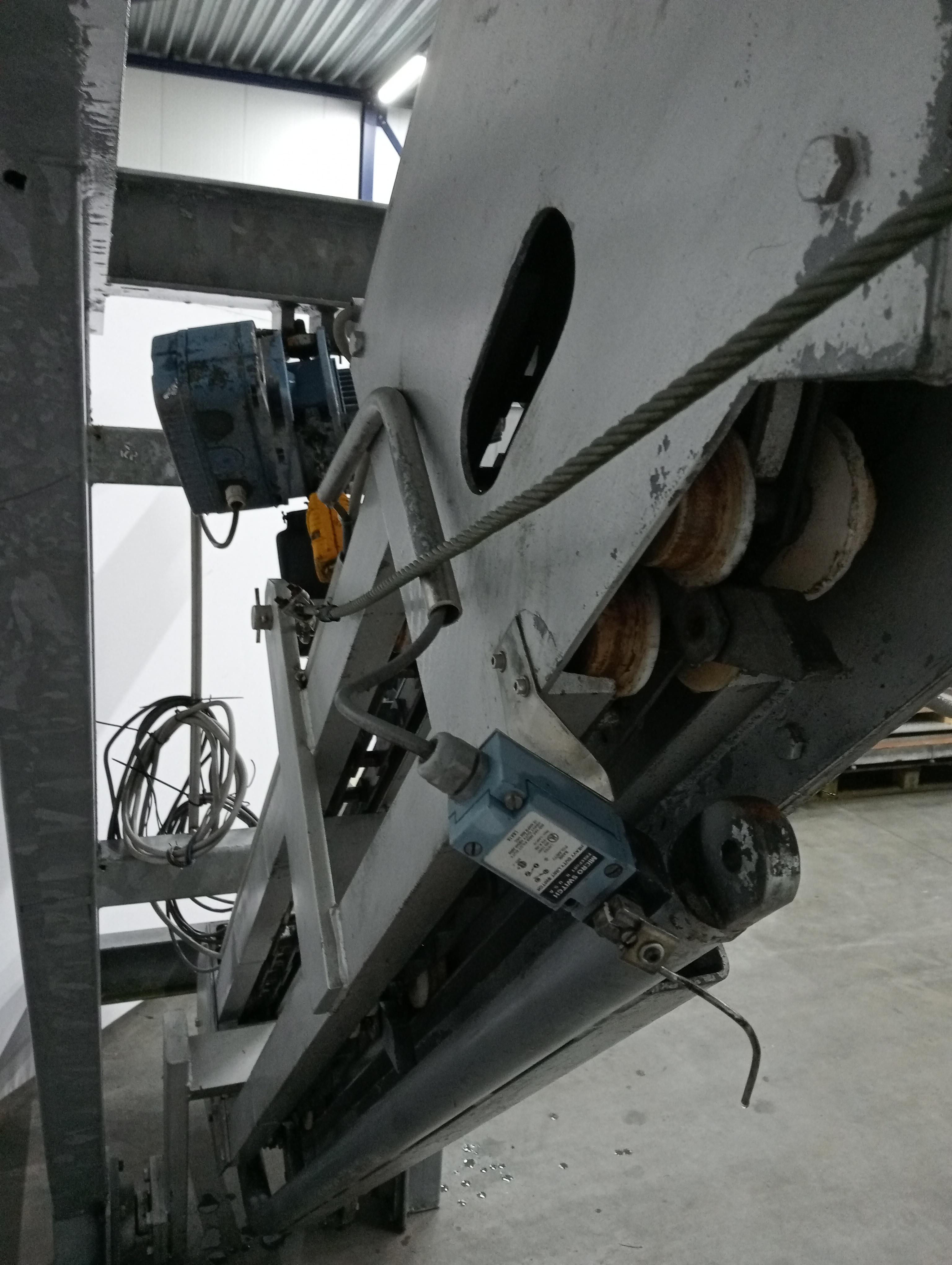Used Lift conveyor