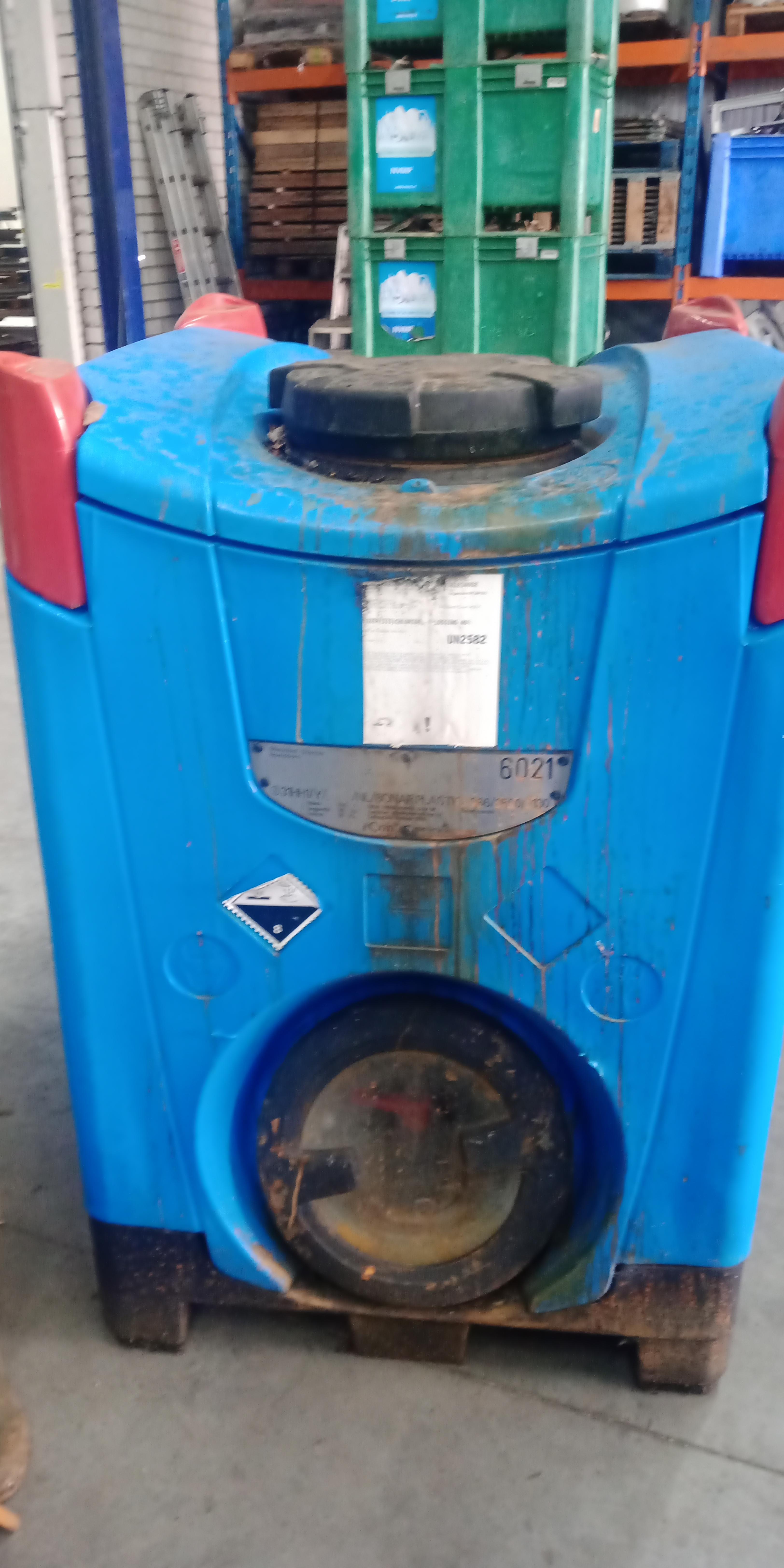 Used Plastic tank with iron(III) chloride