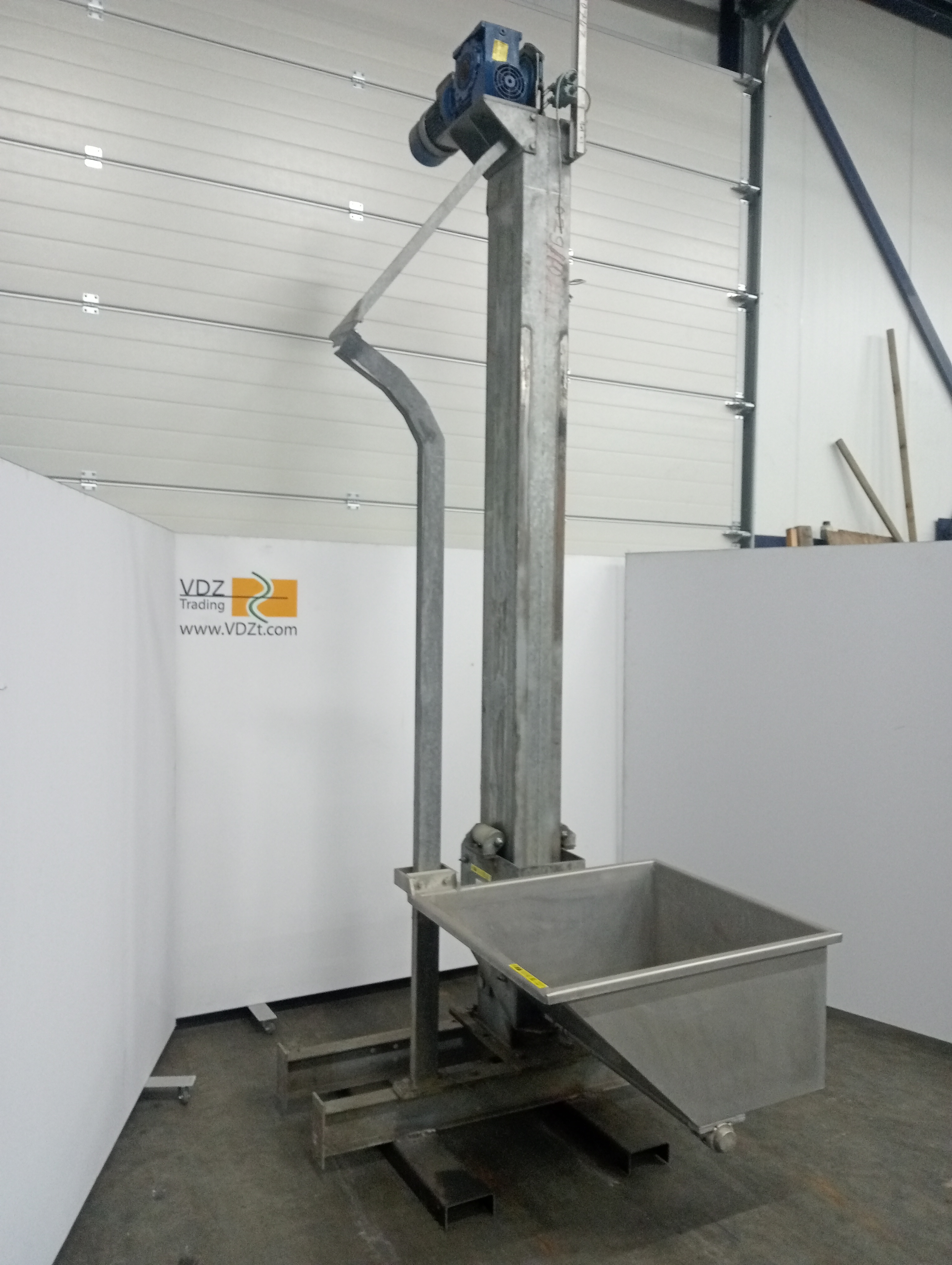 Used Bin lift and tipper