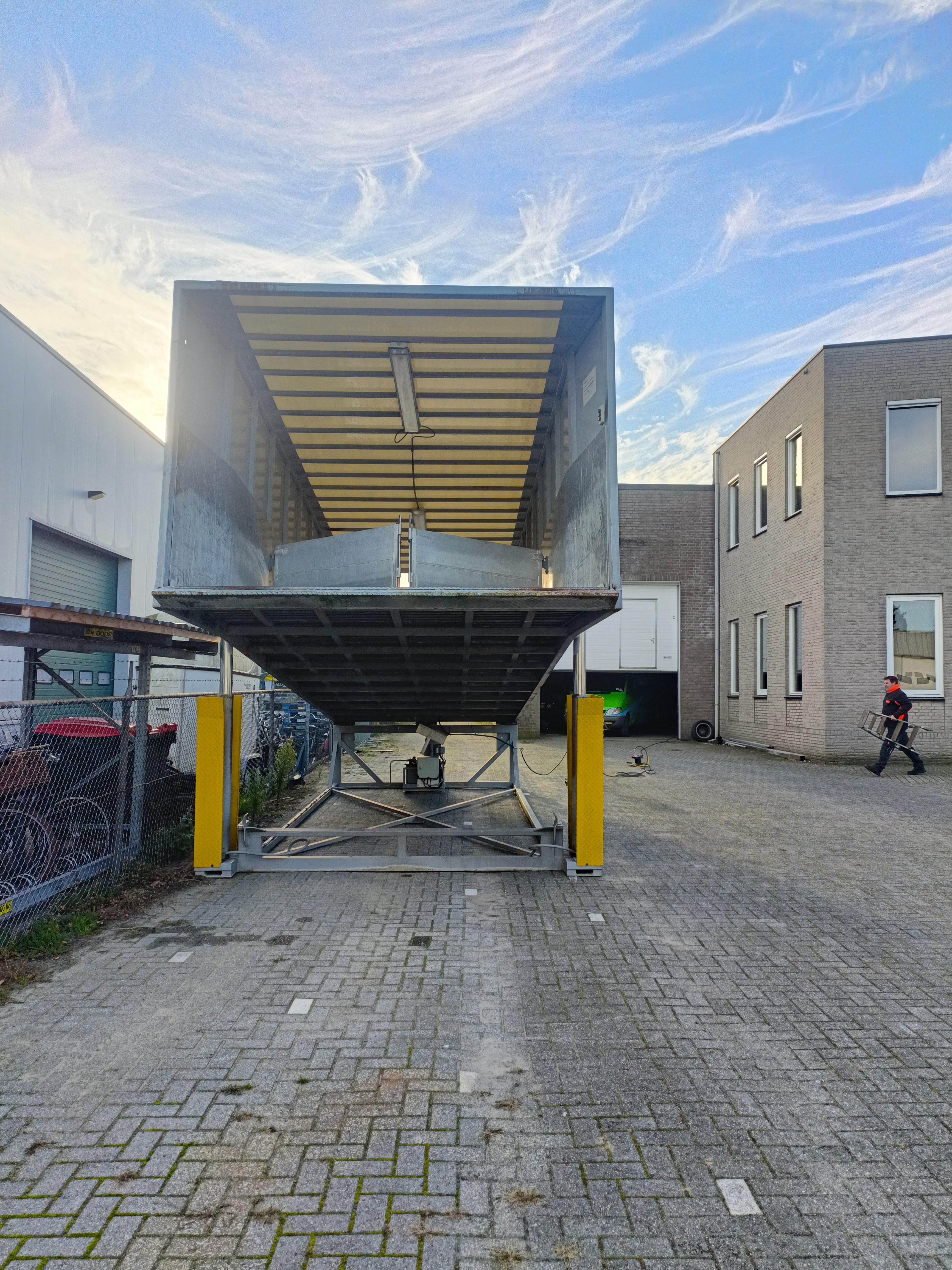 Used Moving animal loading platform