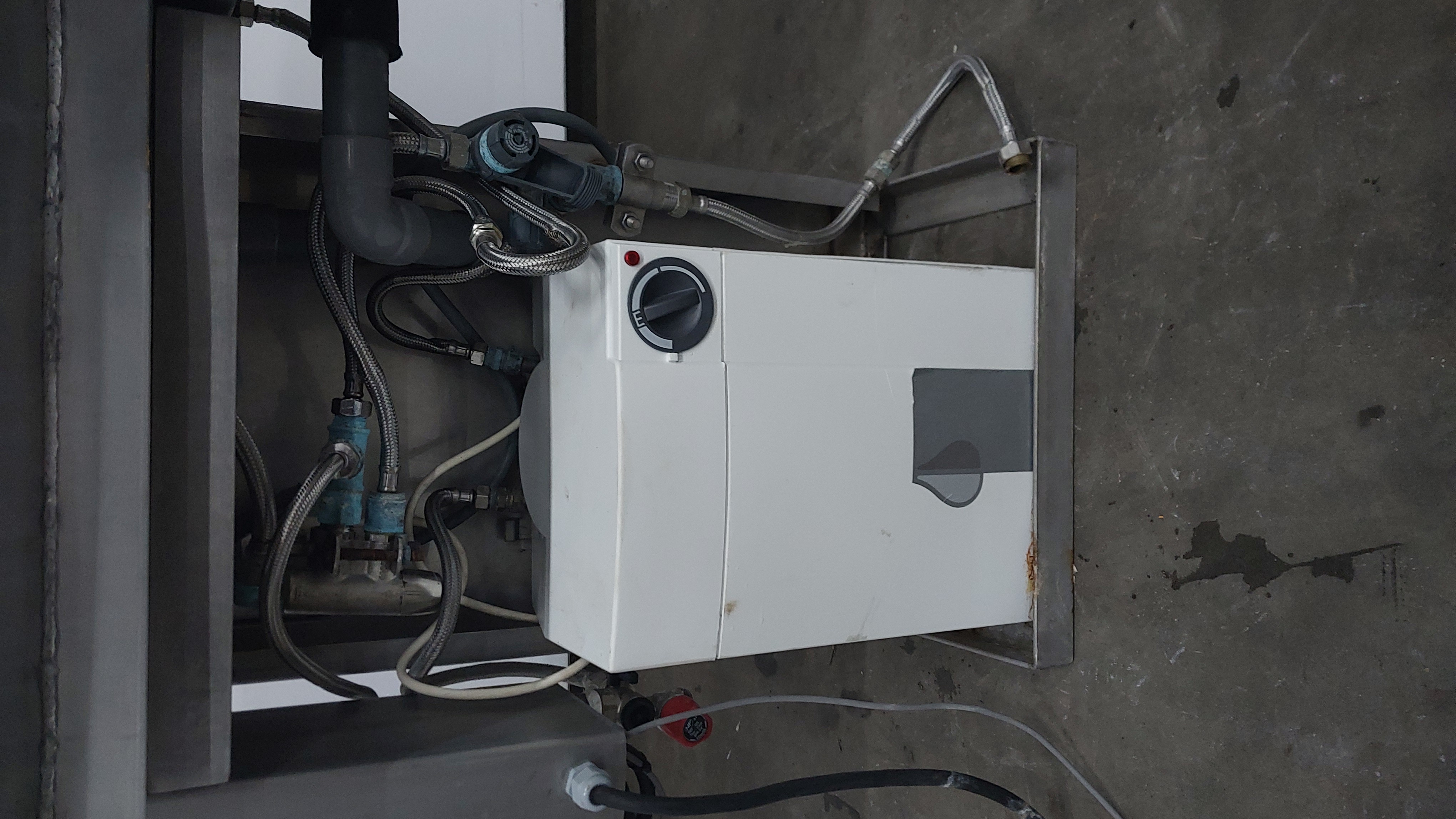 Used Wash basin with sterilisator and boiler