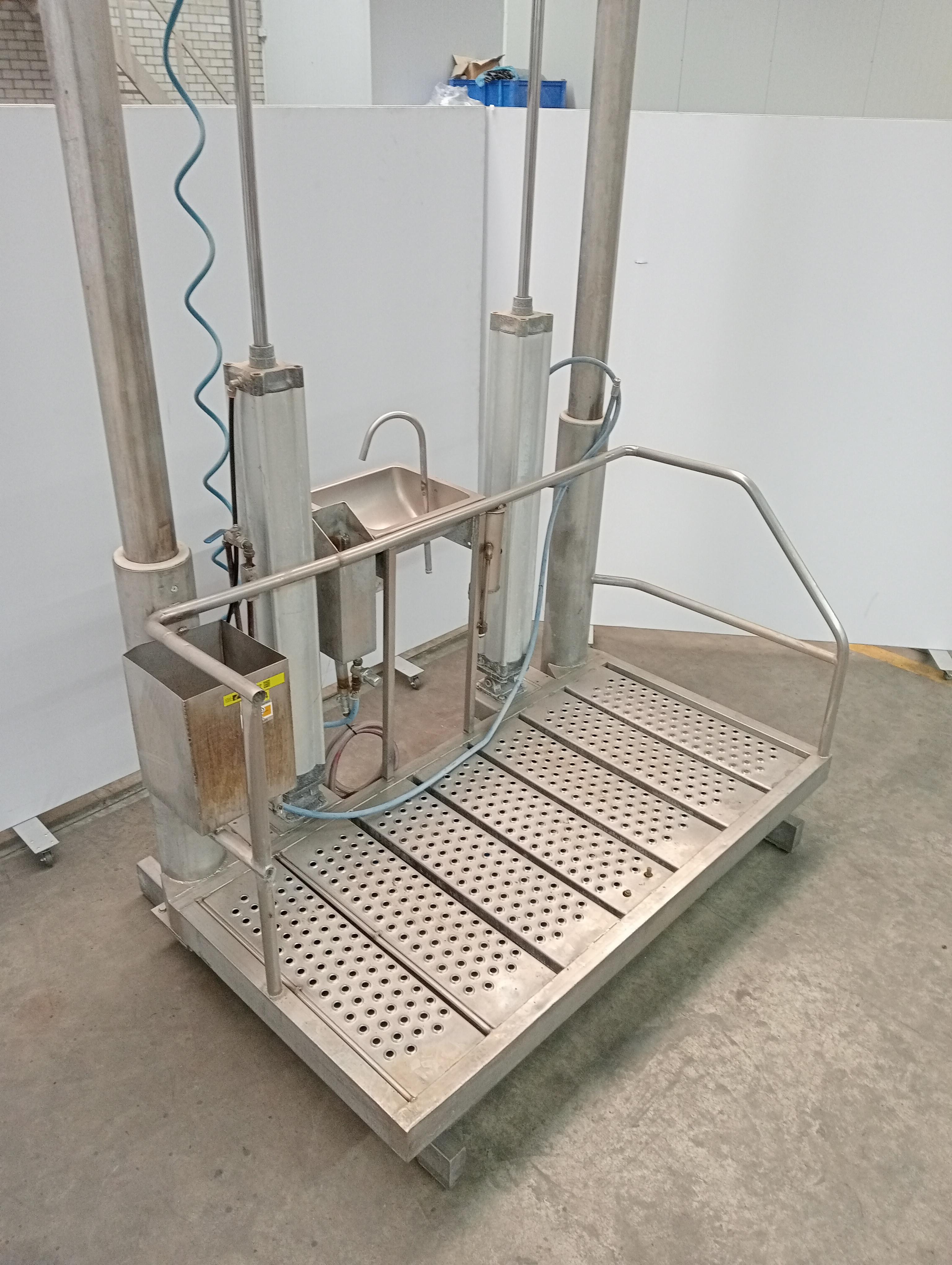 Used Movable platform