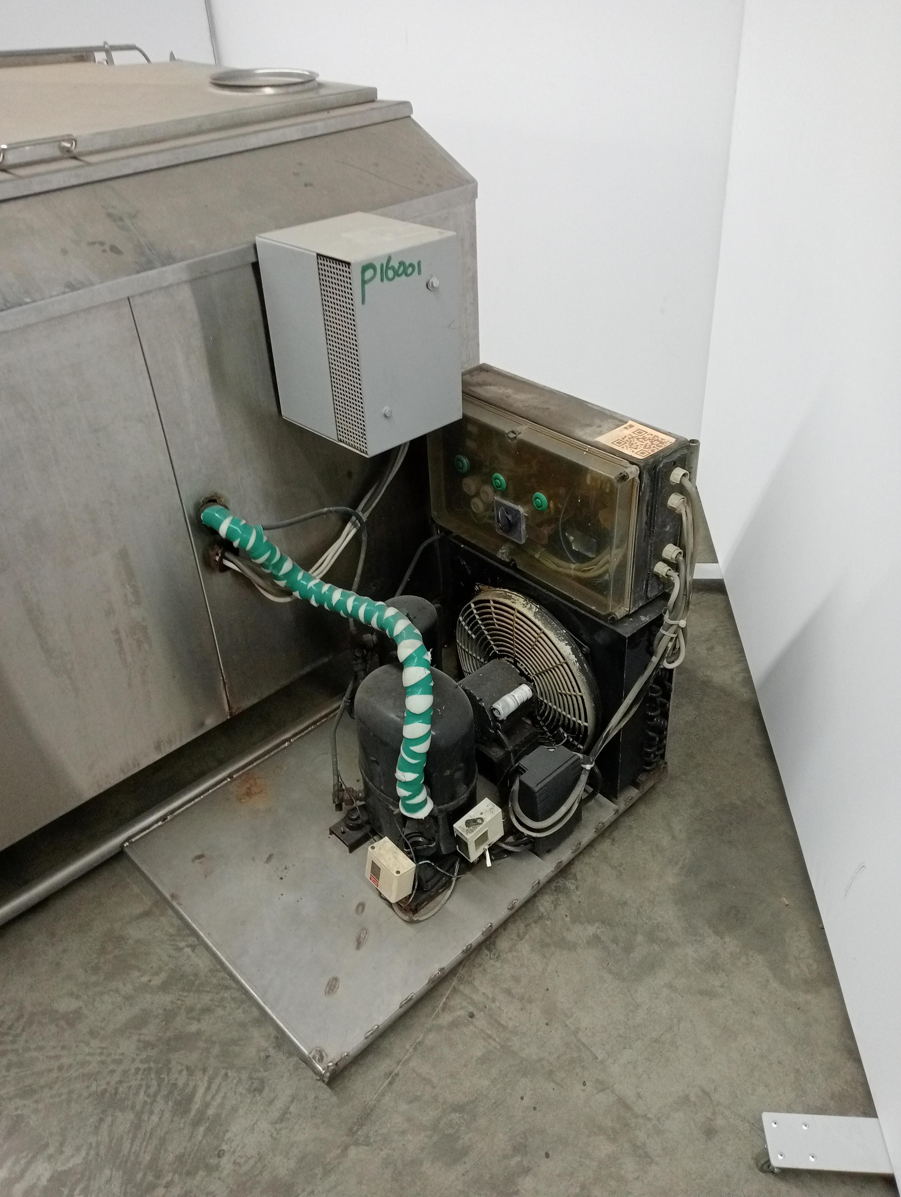 Used Blood tank with stirring mechanism