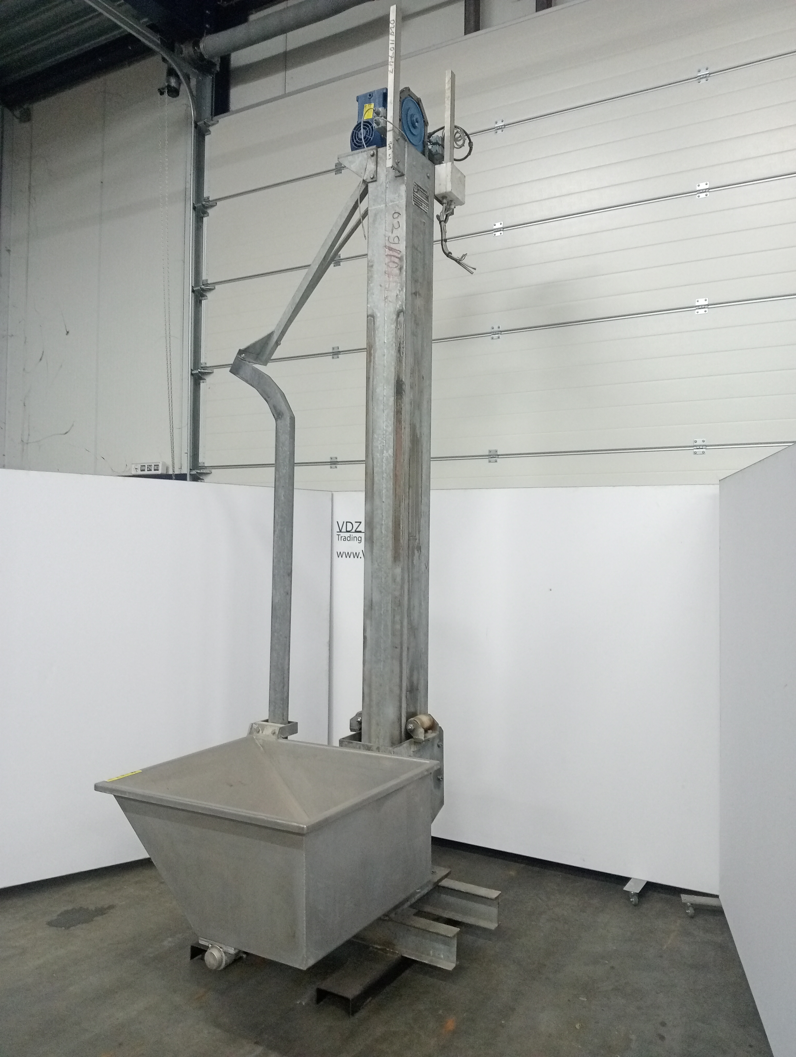 Used Bin lift and tipper