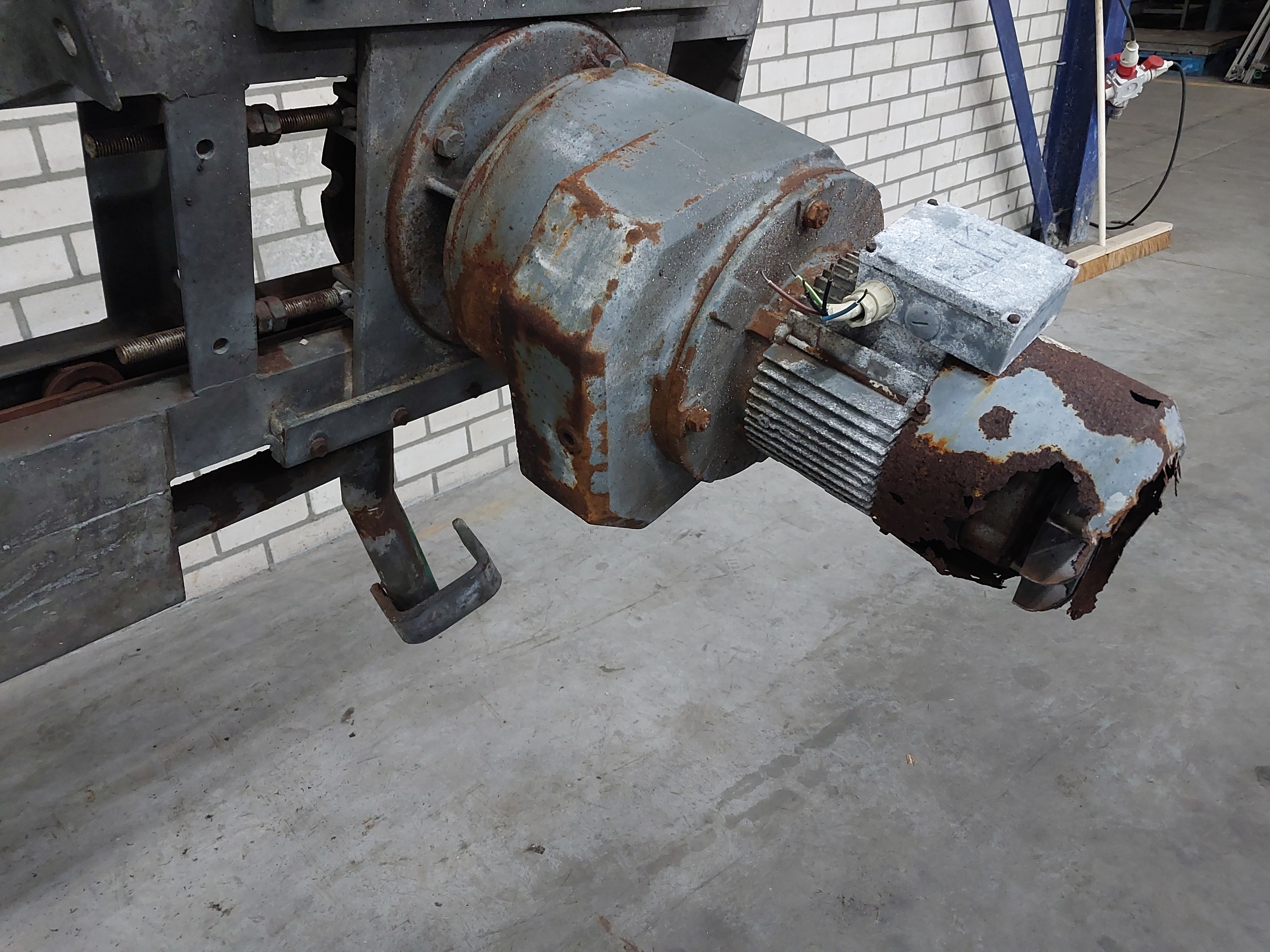 Used Bleeding elevator