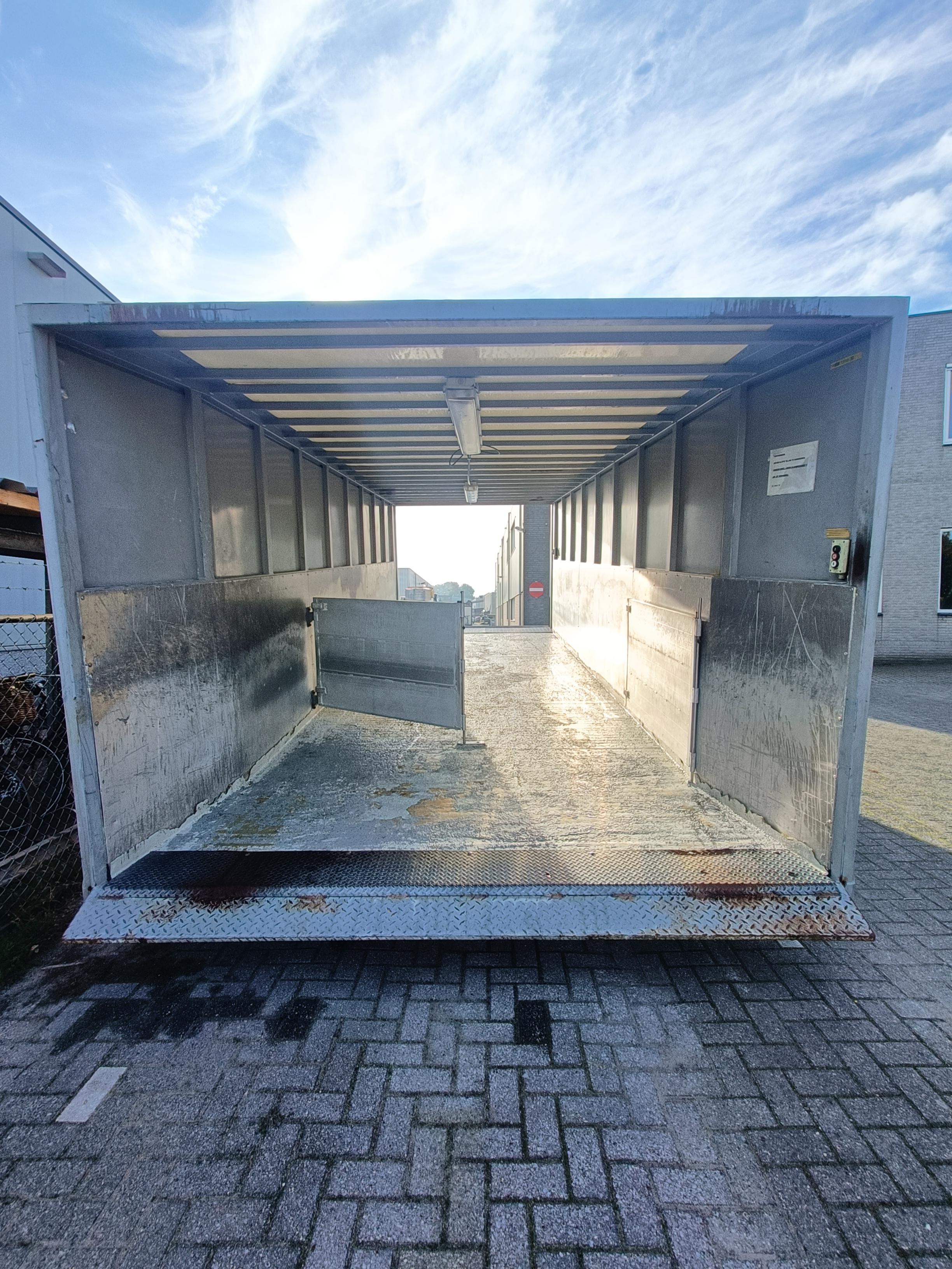 Used Moving animal loading platform