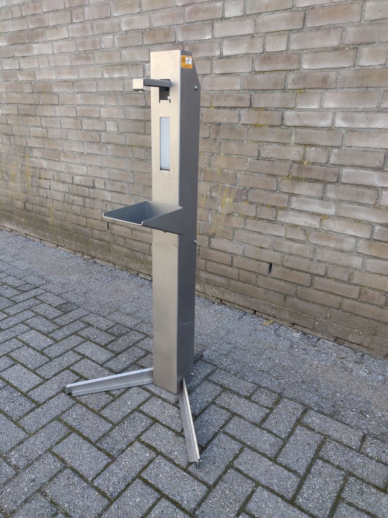 Used Hand sanitizer dispenser pole - Desinfection