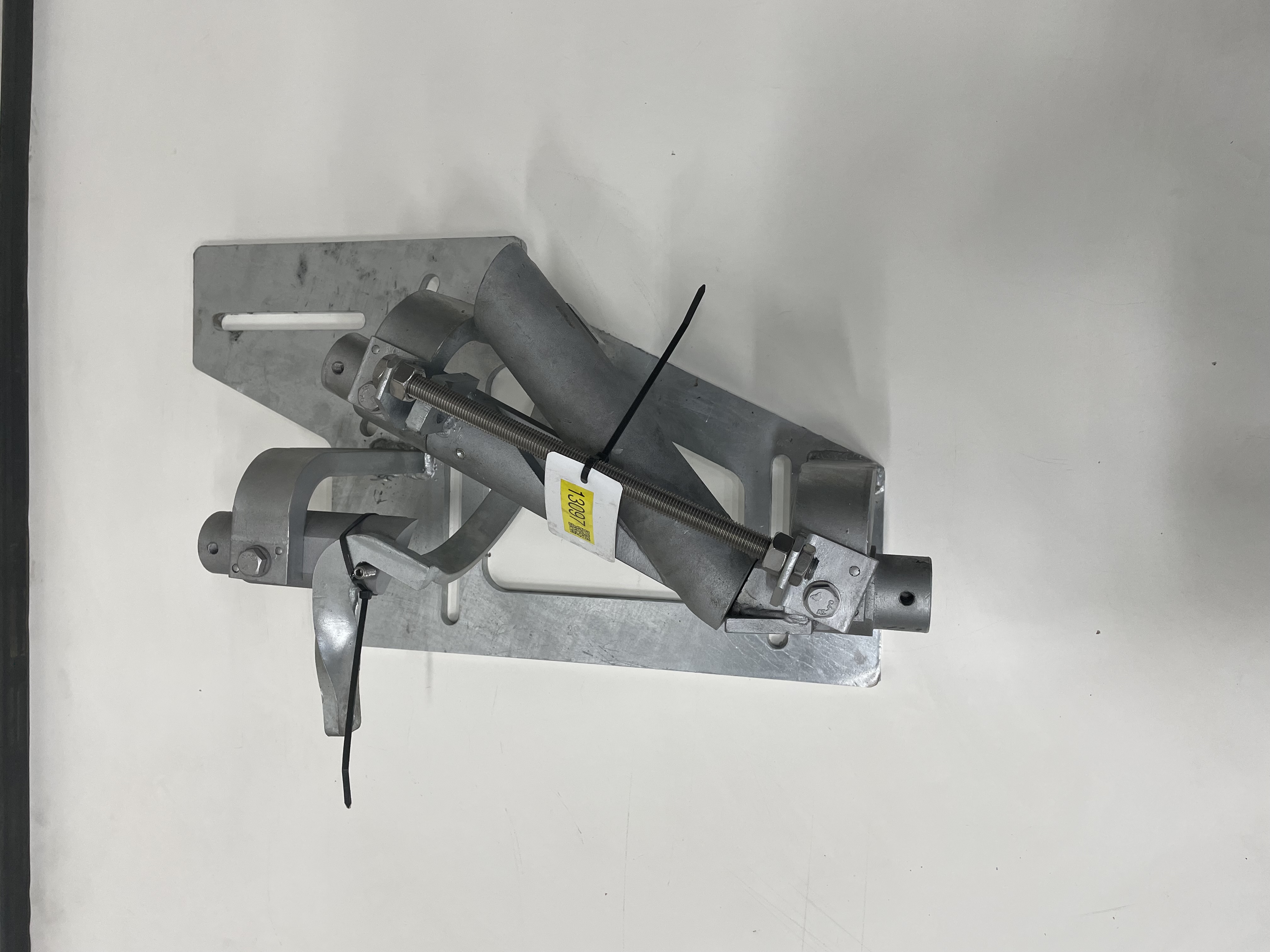 Used Switch left outside 25°- 90° . Tube height 15 cm on plate