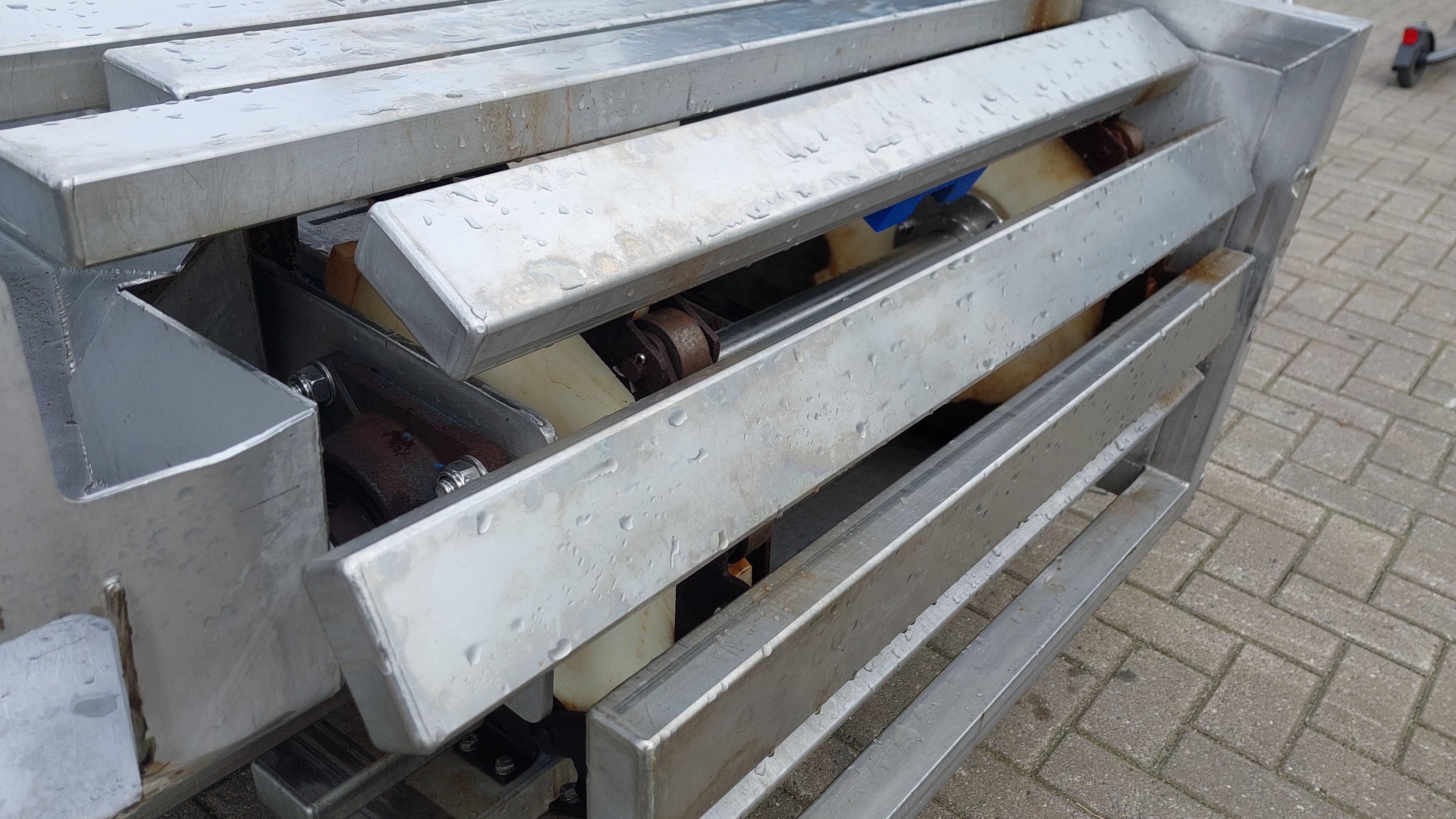 Used Bleeding table conveyor