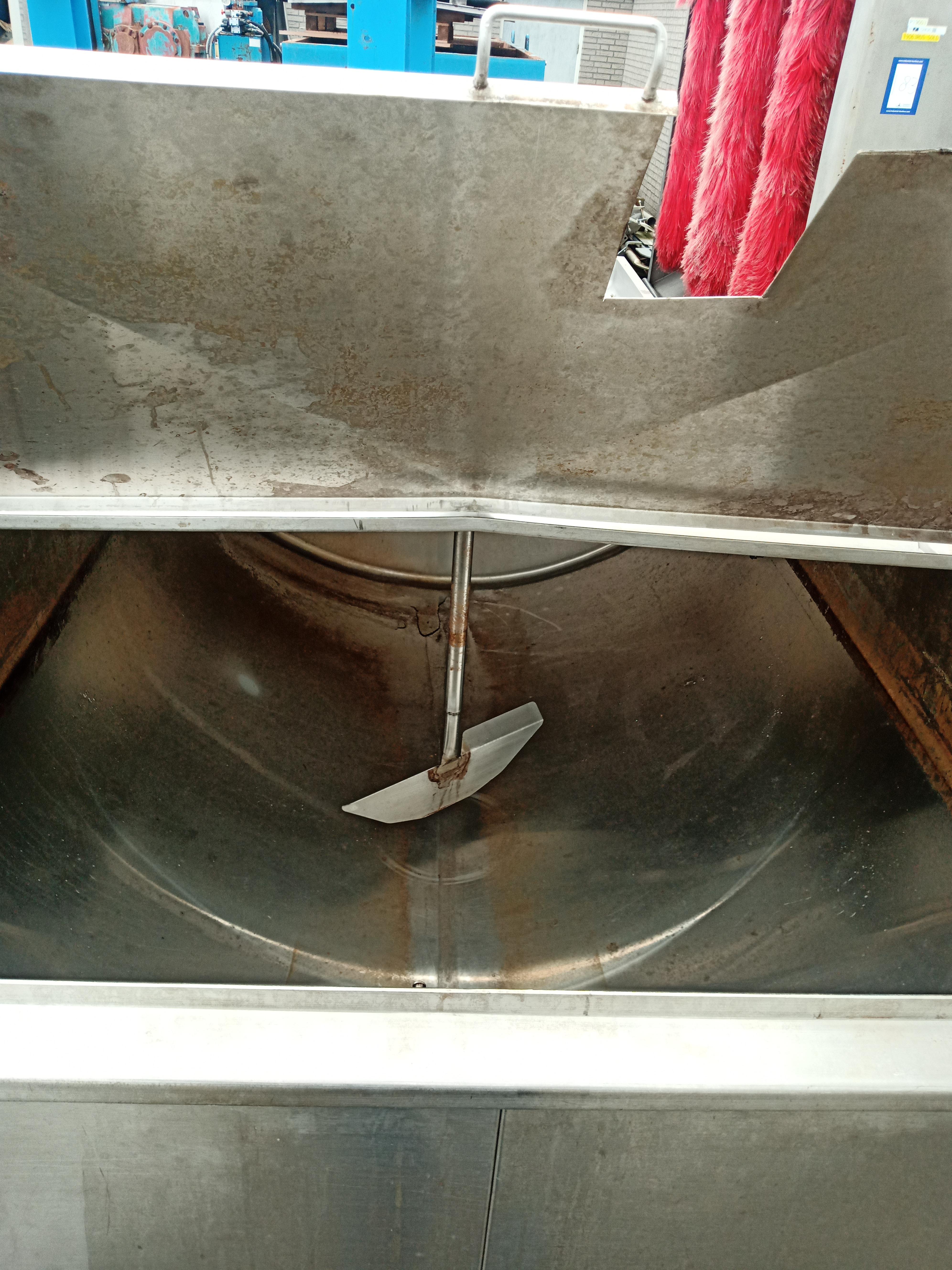 Used Blood tank with stirring mechanism