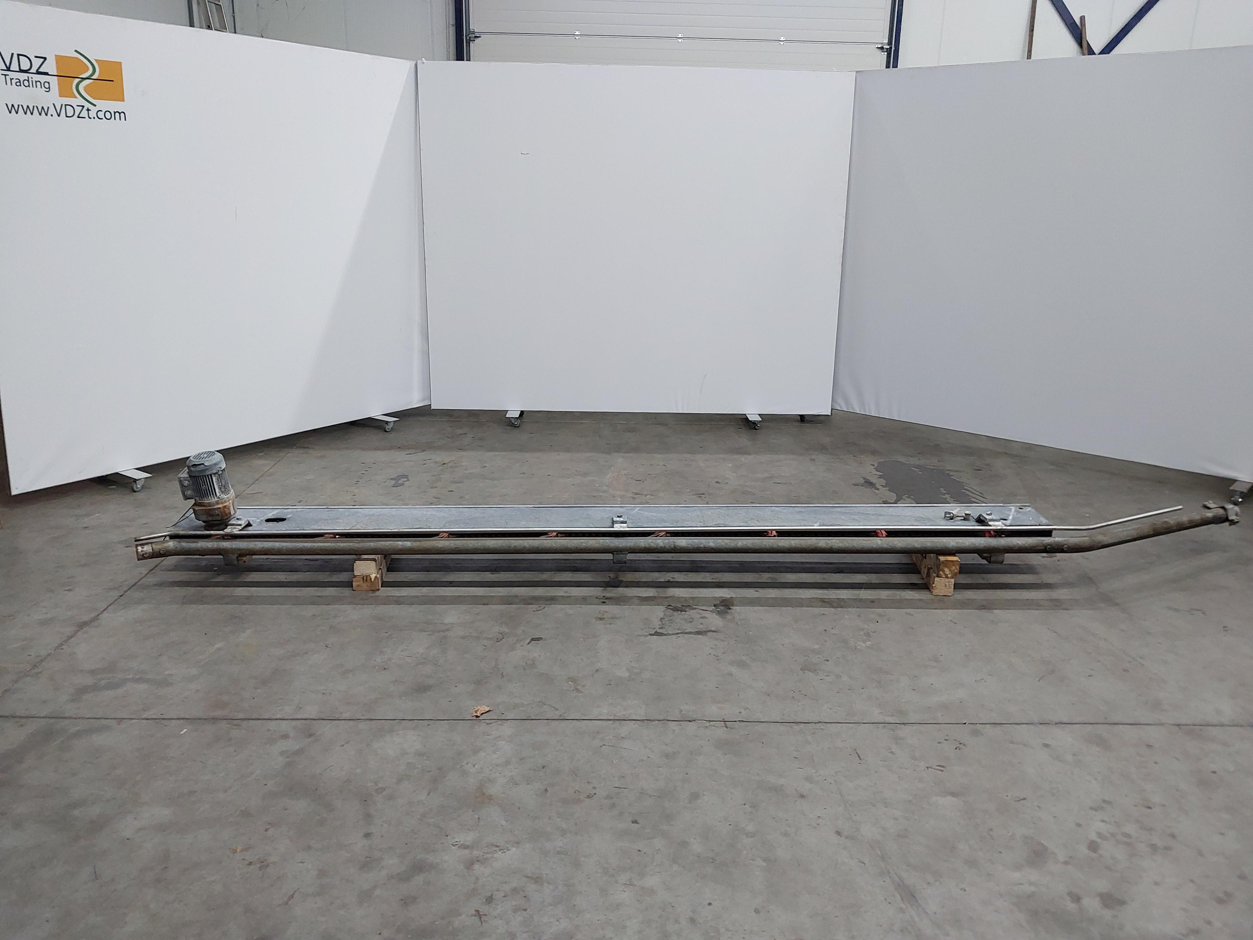 Used Conveyer lift empty hooks