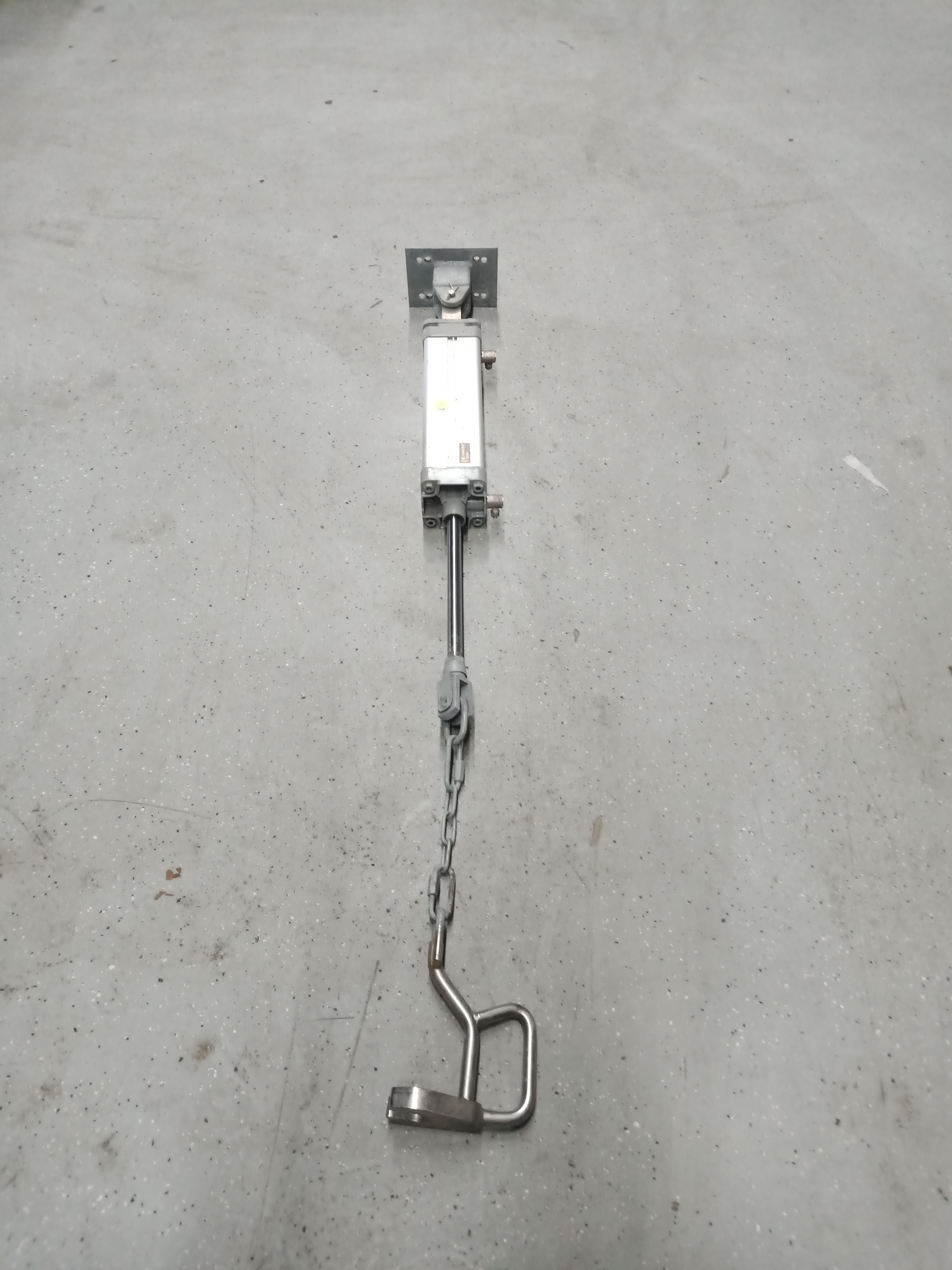 Used Hook lift cylinder for rehanging