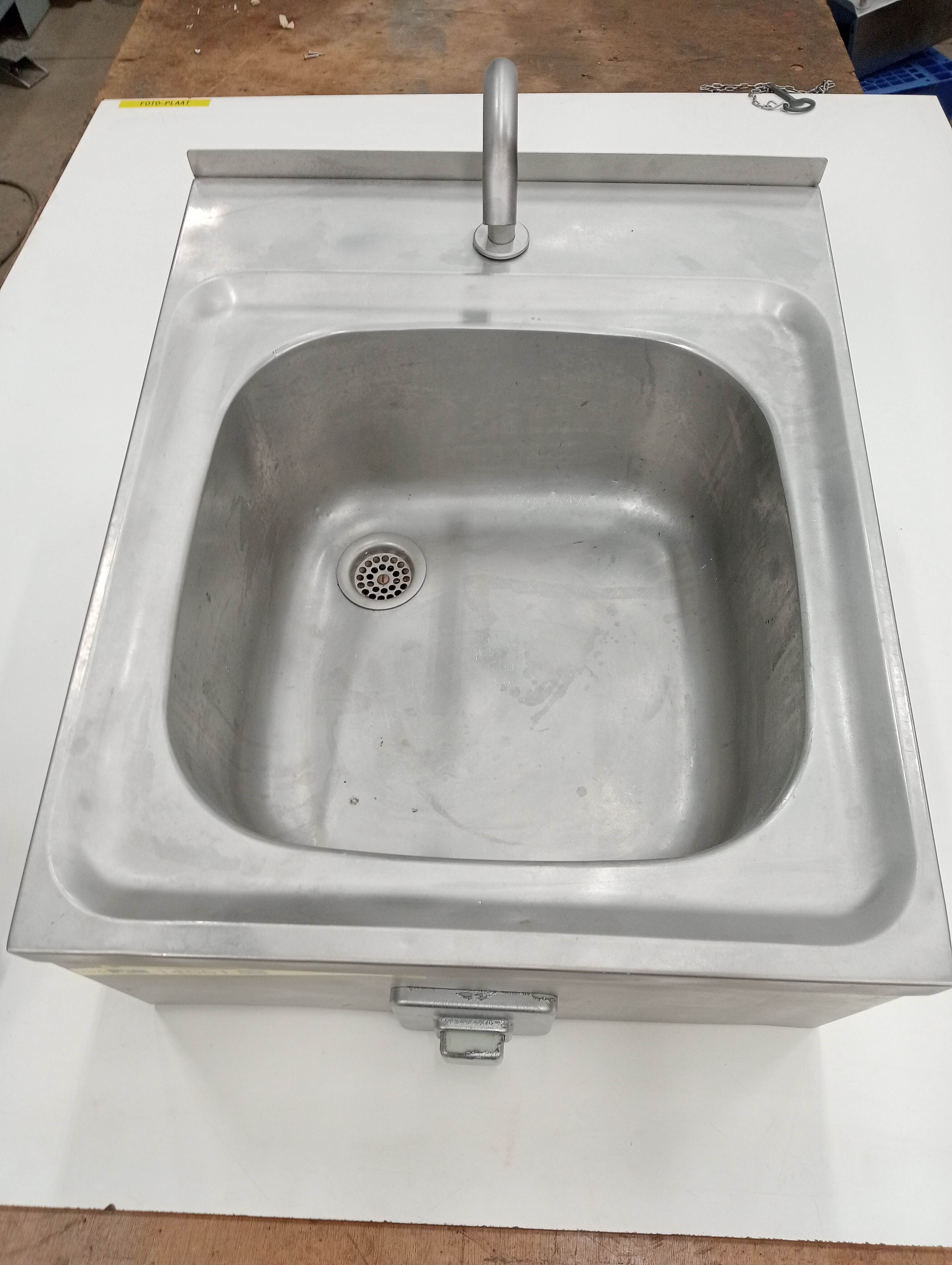 Used Wash basin