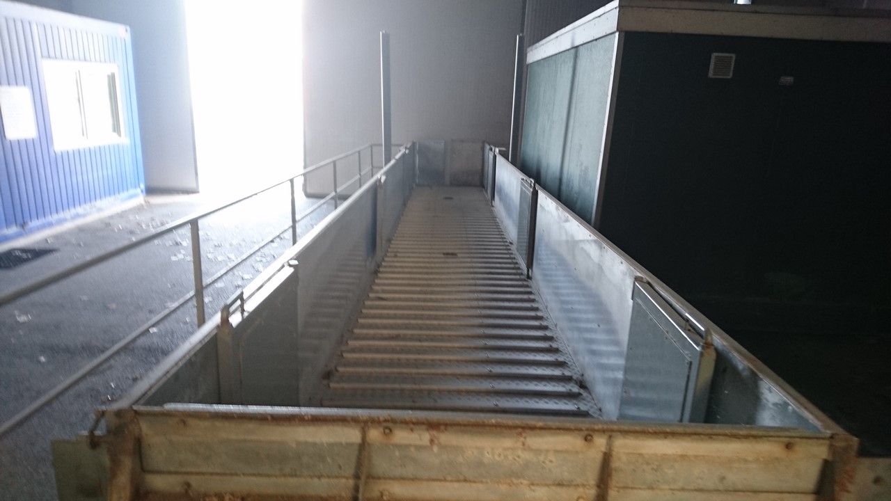 Used Moving animal loading platform