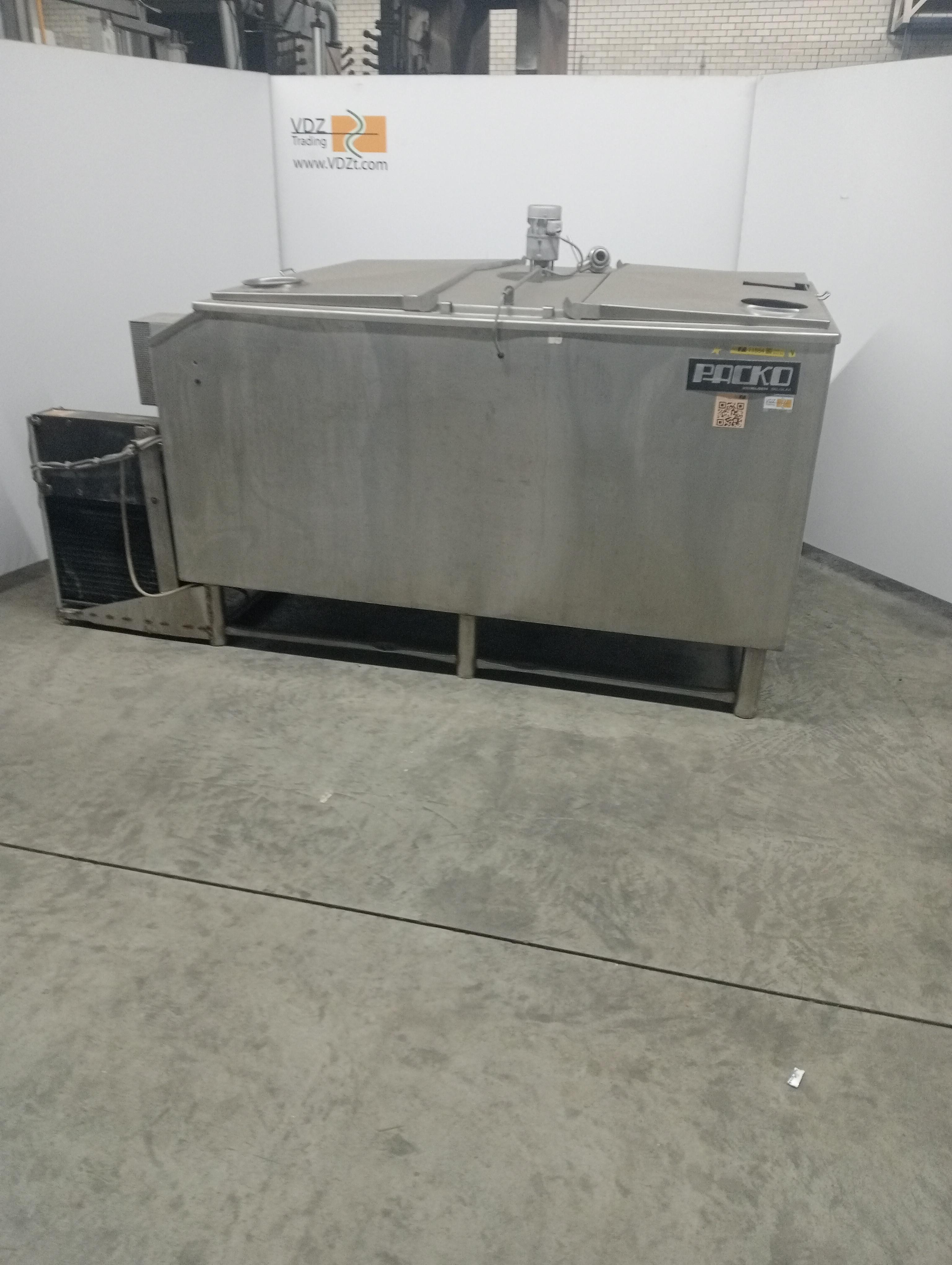 Used Blood tank with stirring mechanism