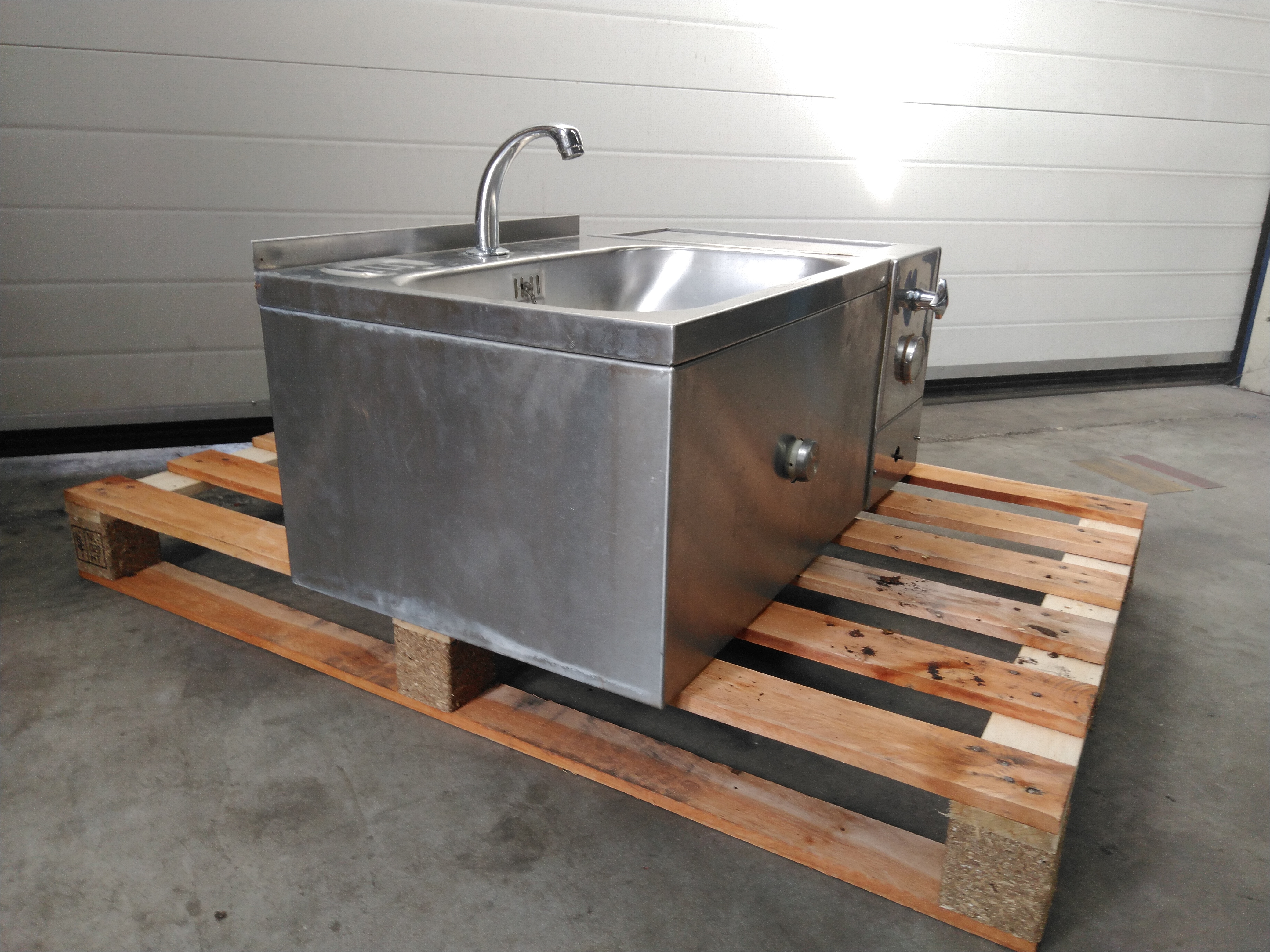 Used Wash basin with sterilizer