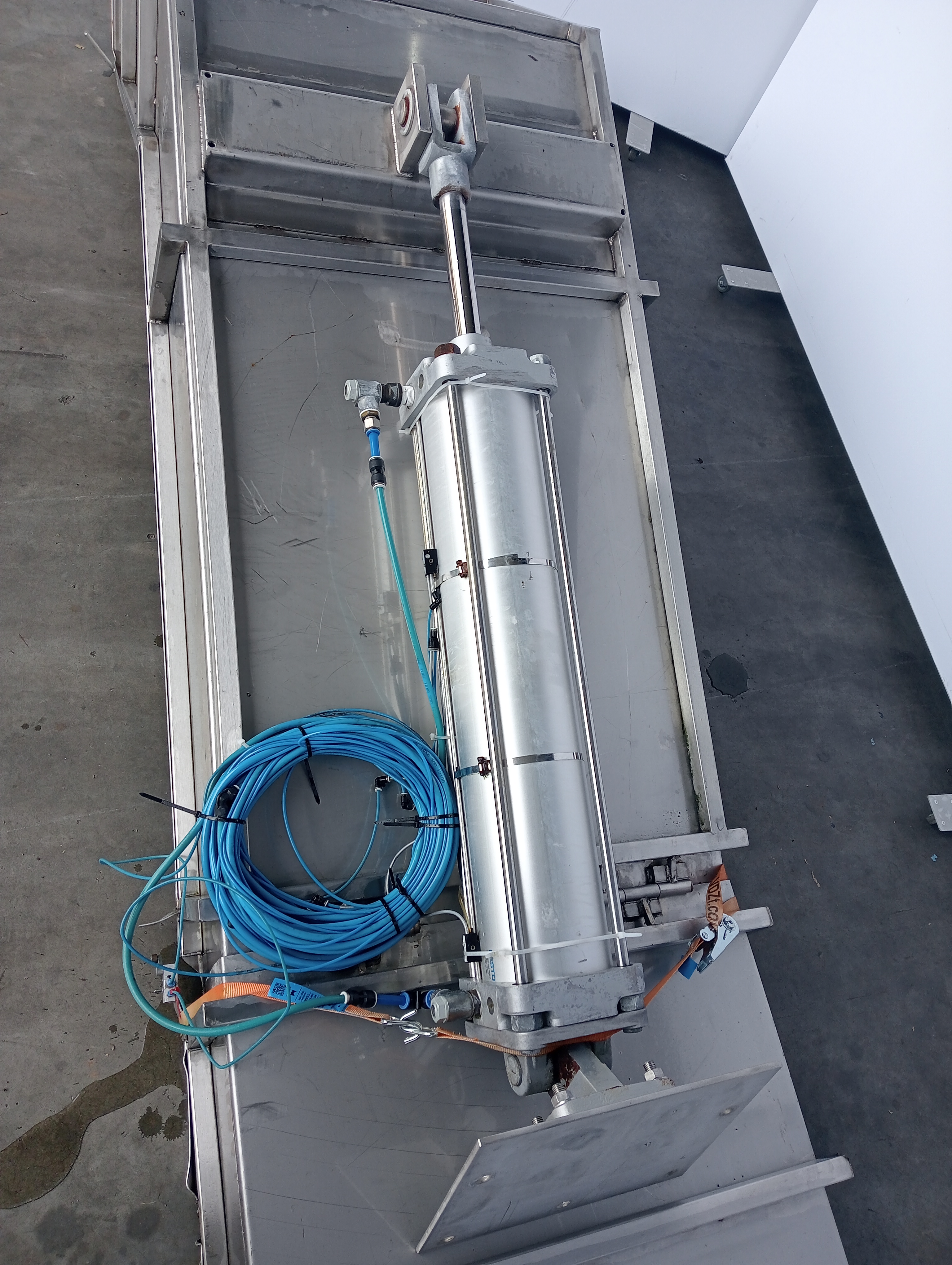 Used Paunch gutter - lift