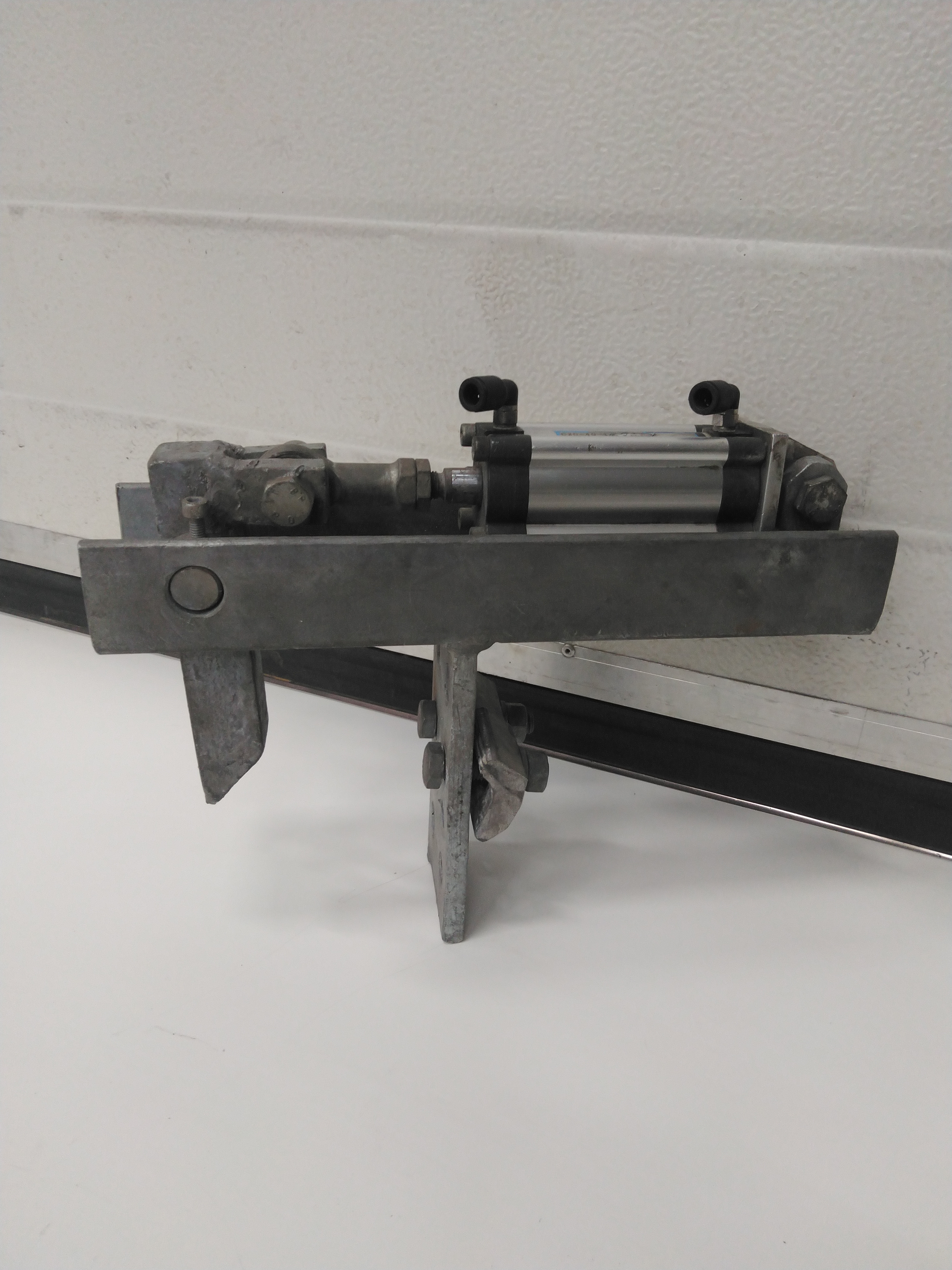 Used Tube rail stop pneumatic