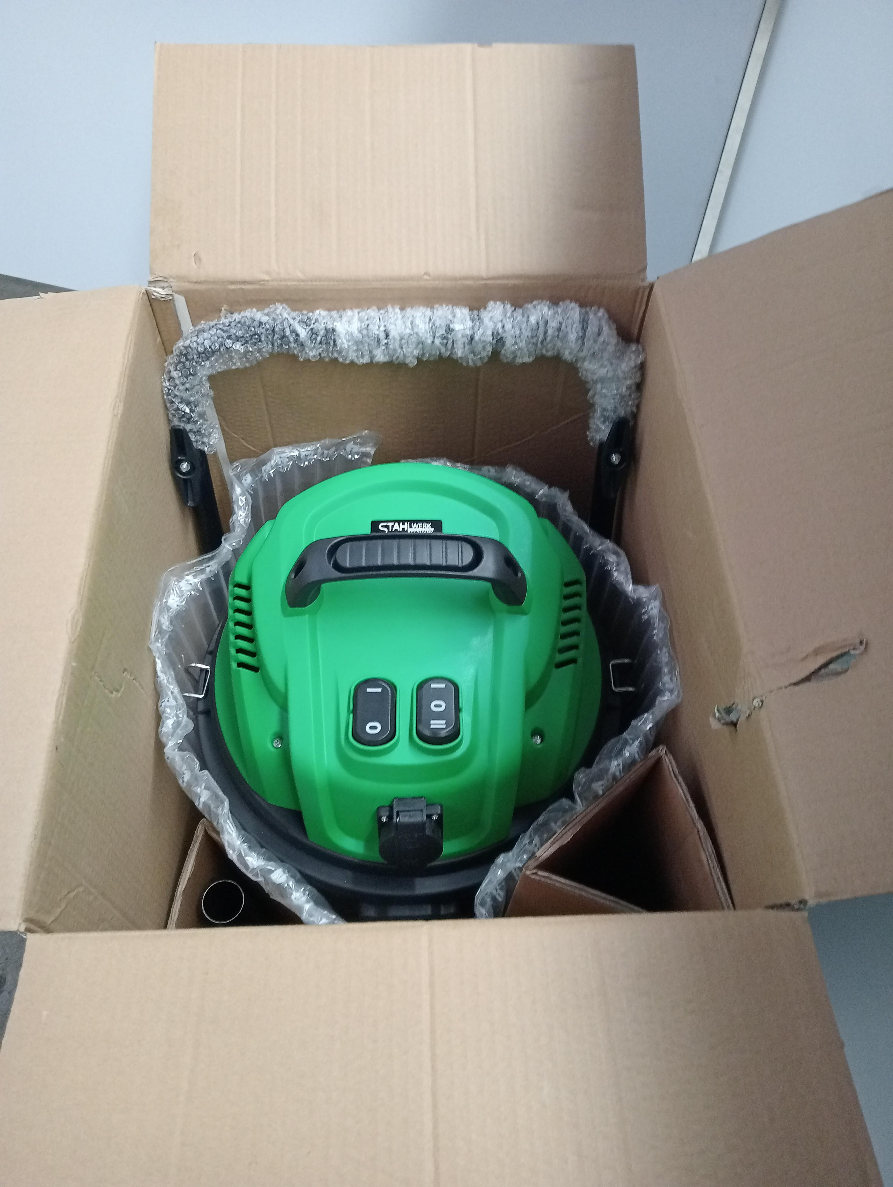 Used Vacuum cleaner. Wet and dry