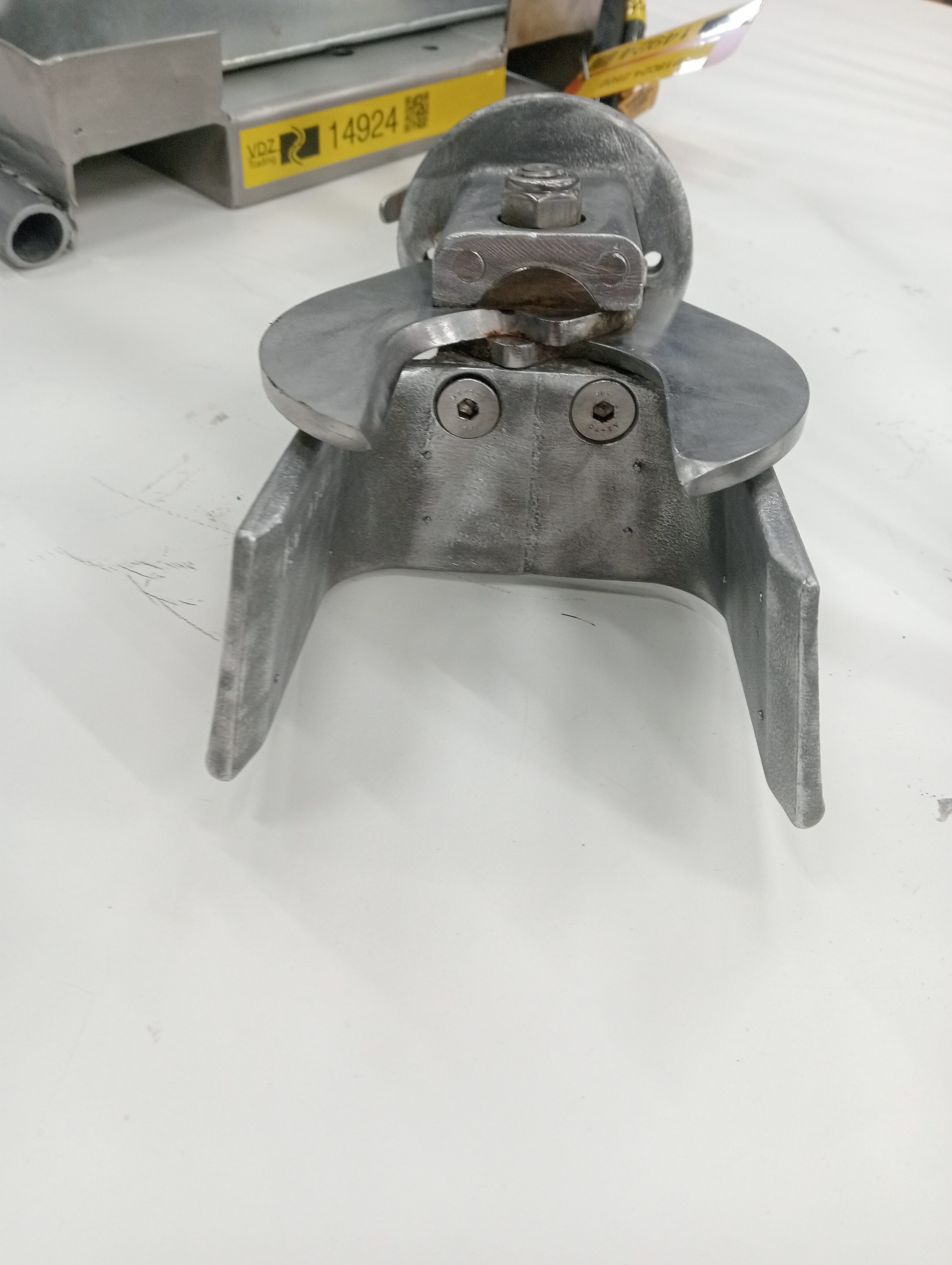 Used Claw and leg cutter set with hydraulic unit and balancer