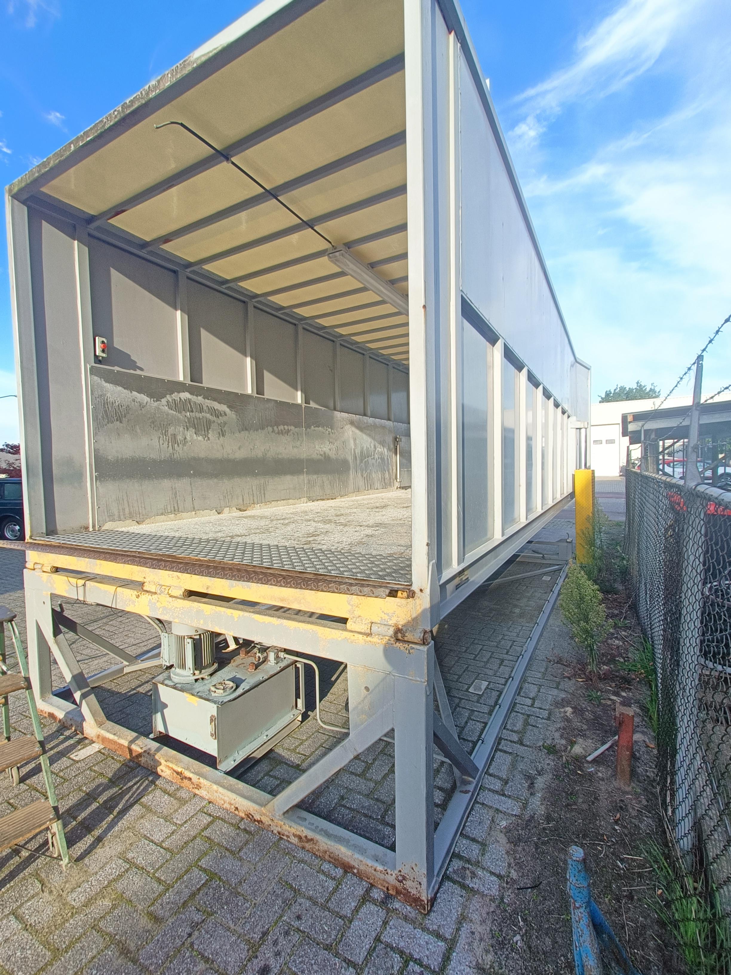 Used Moving animal loading platform