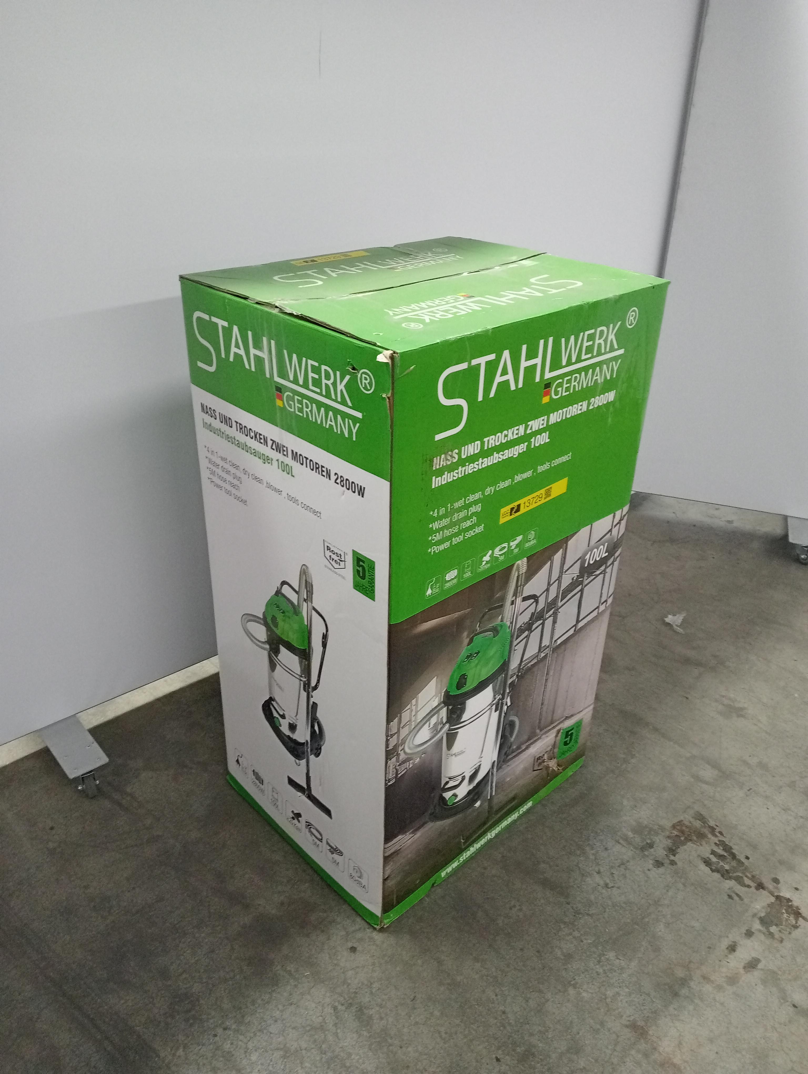 Used Vacuum cleaner. Wet and dry