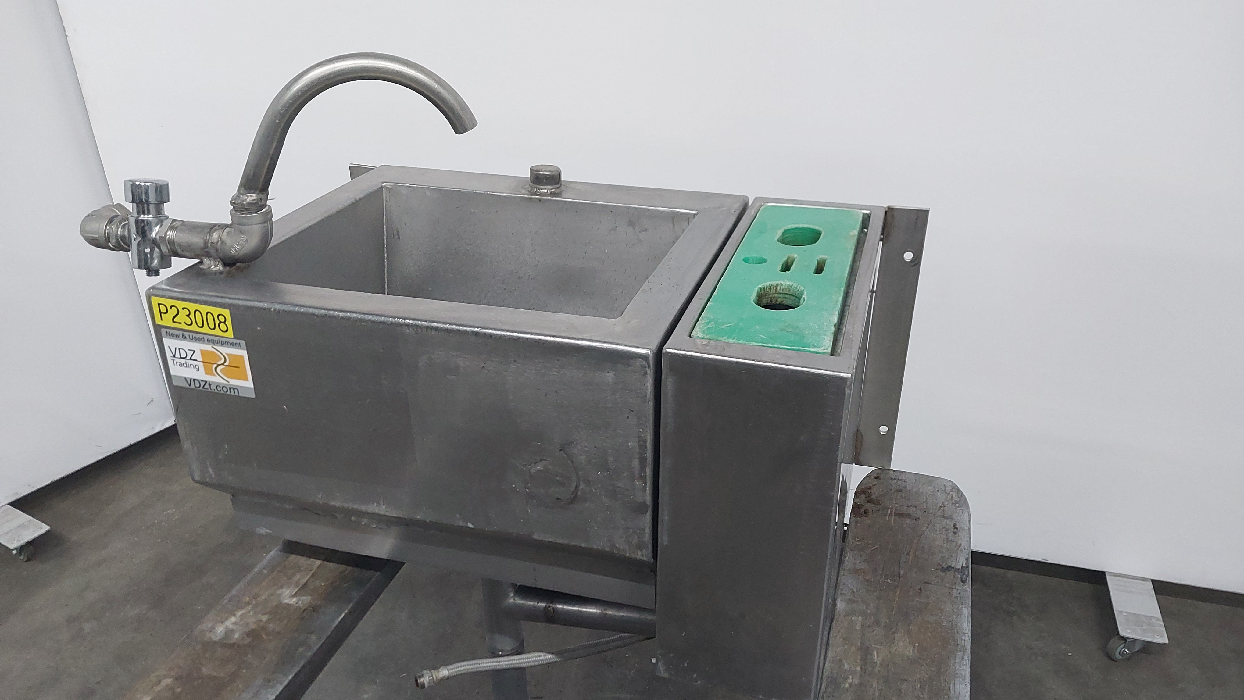 Used Wash basin with steriliser