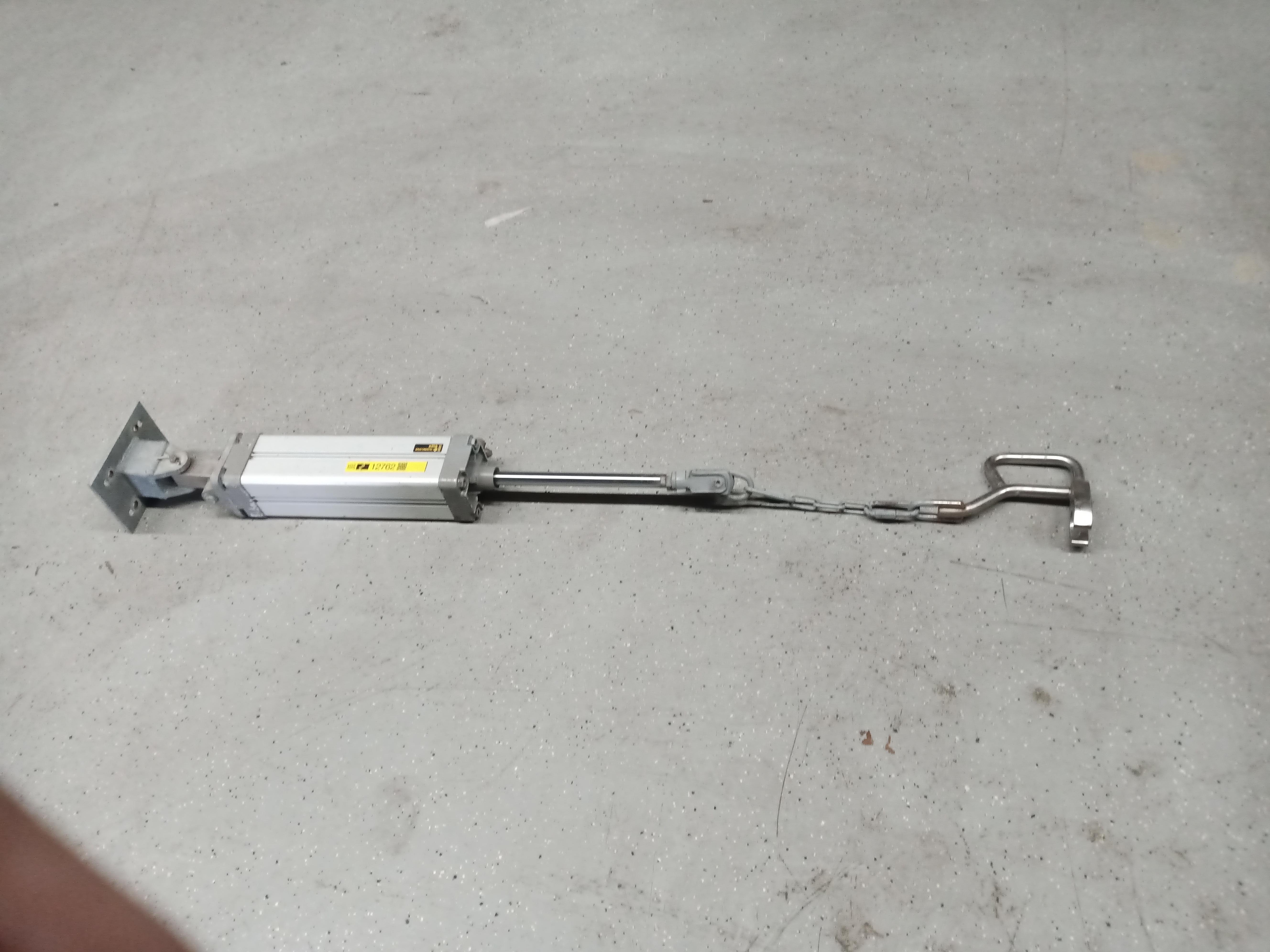 Used Hook lift cylinder for rehanging