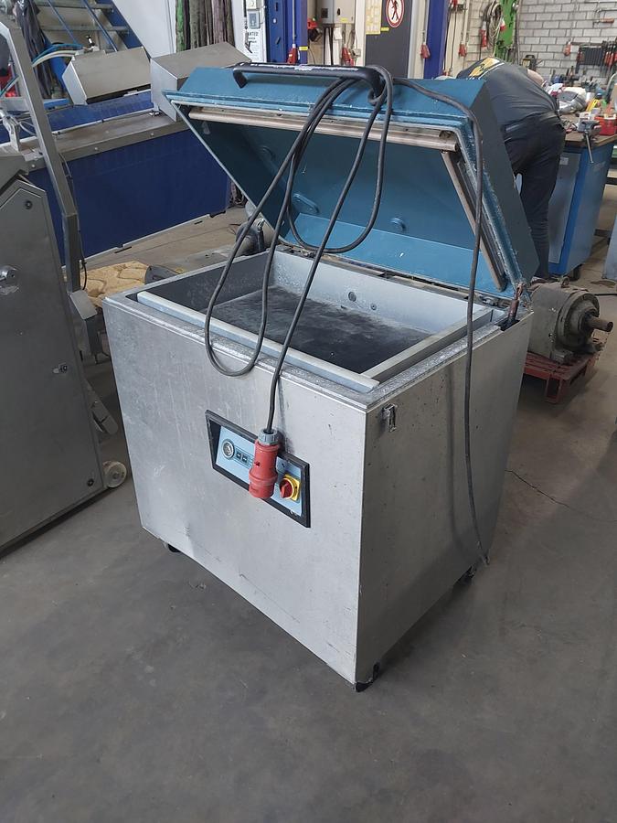 Used Vacuum sealing machine