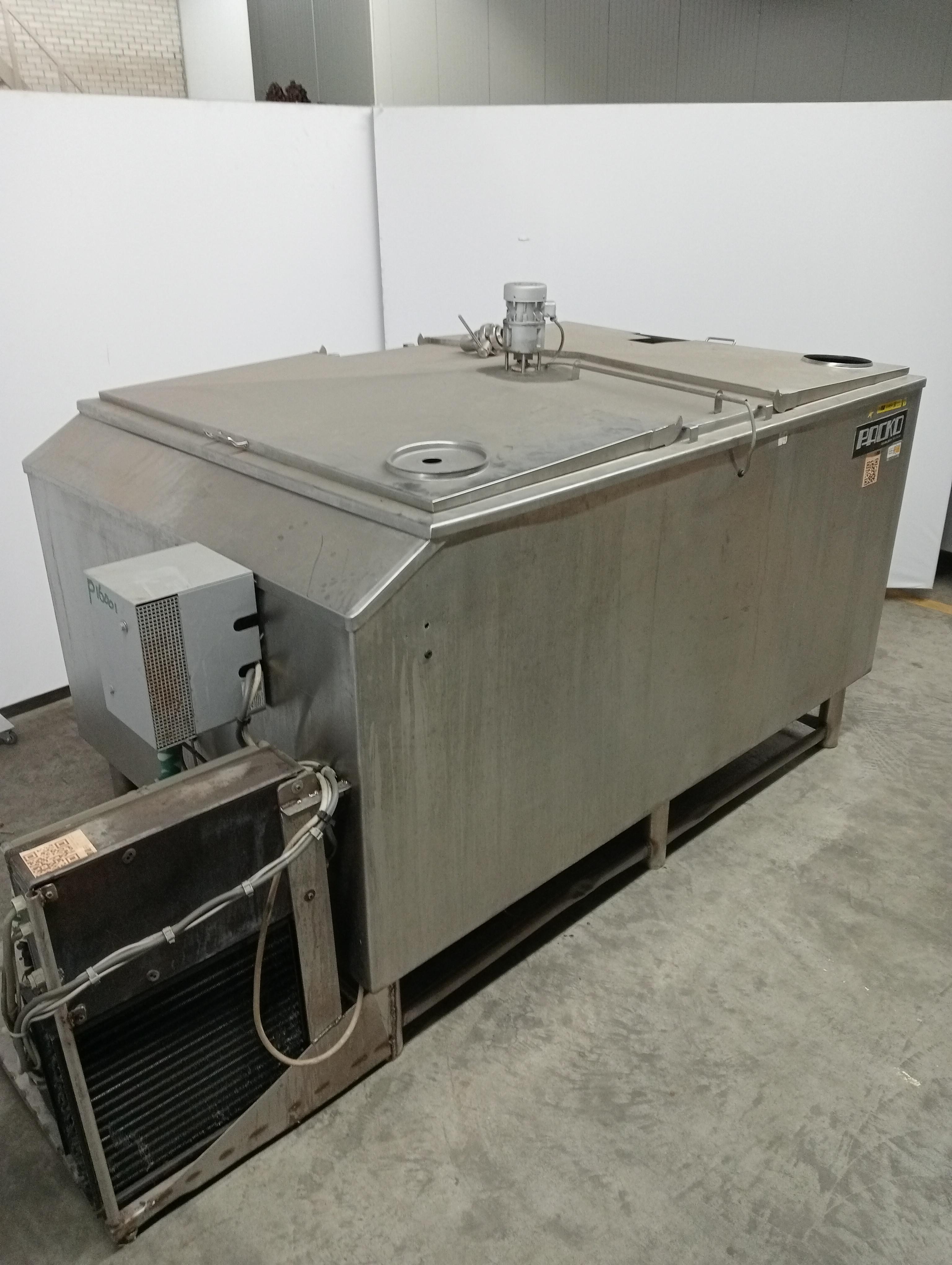 Used Blood tank with stirring mechanism