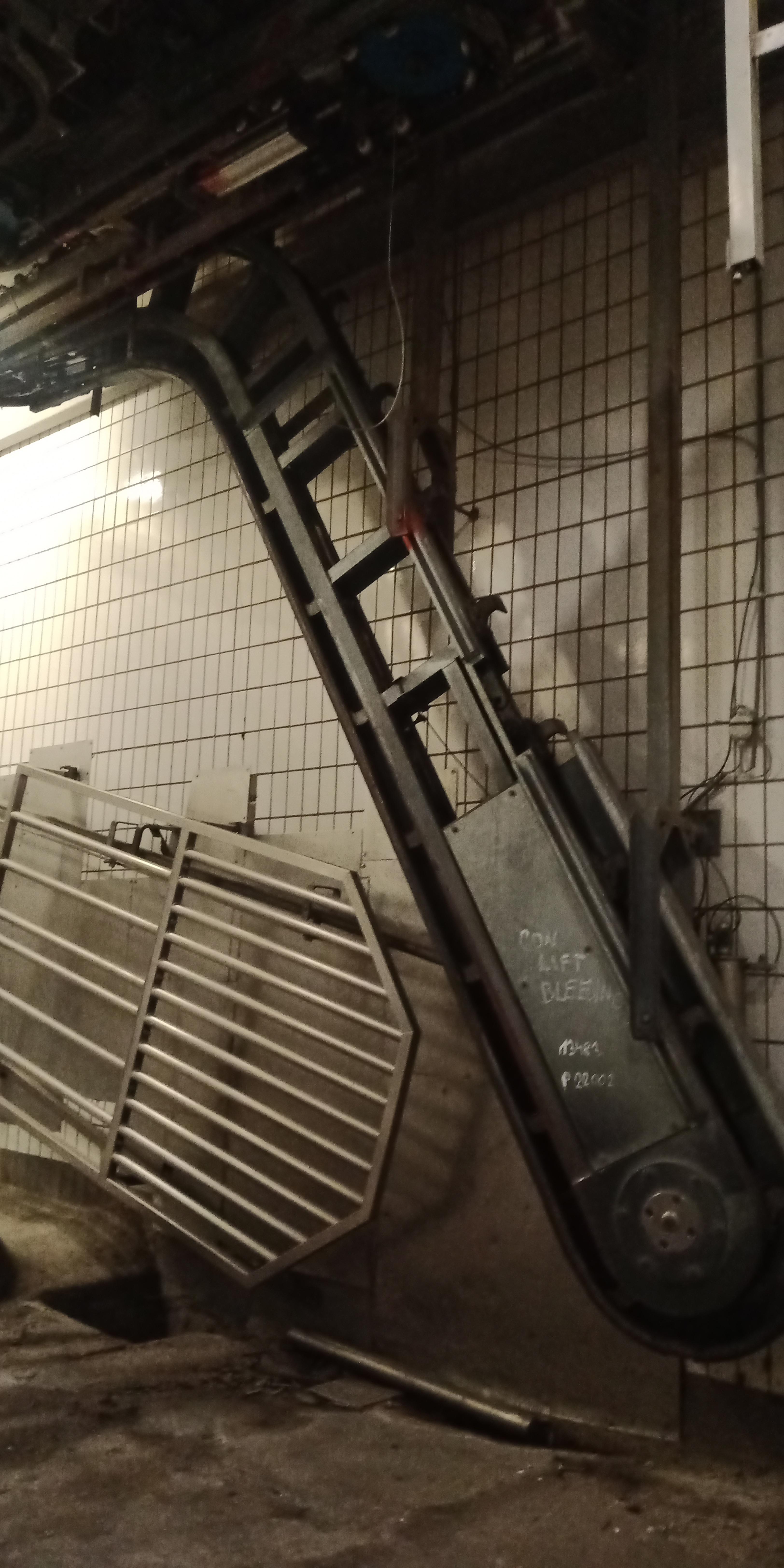 Used Conveyor lift bleeding