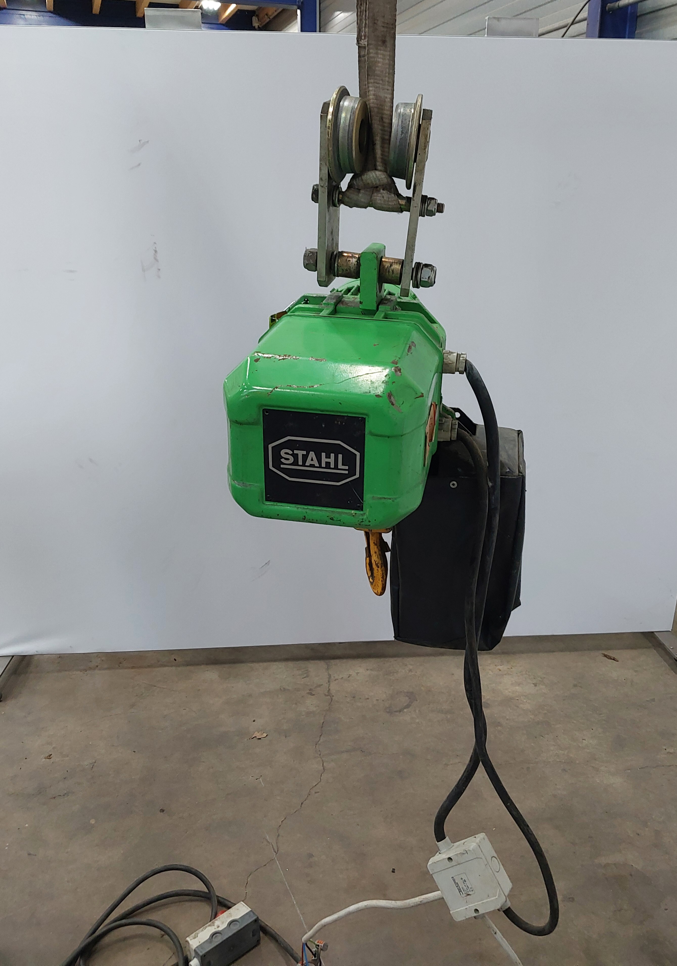 Used Loading and unloading elevator