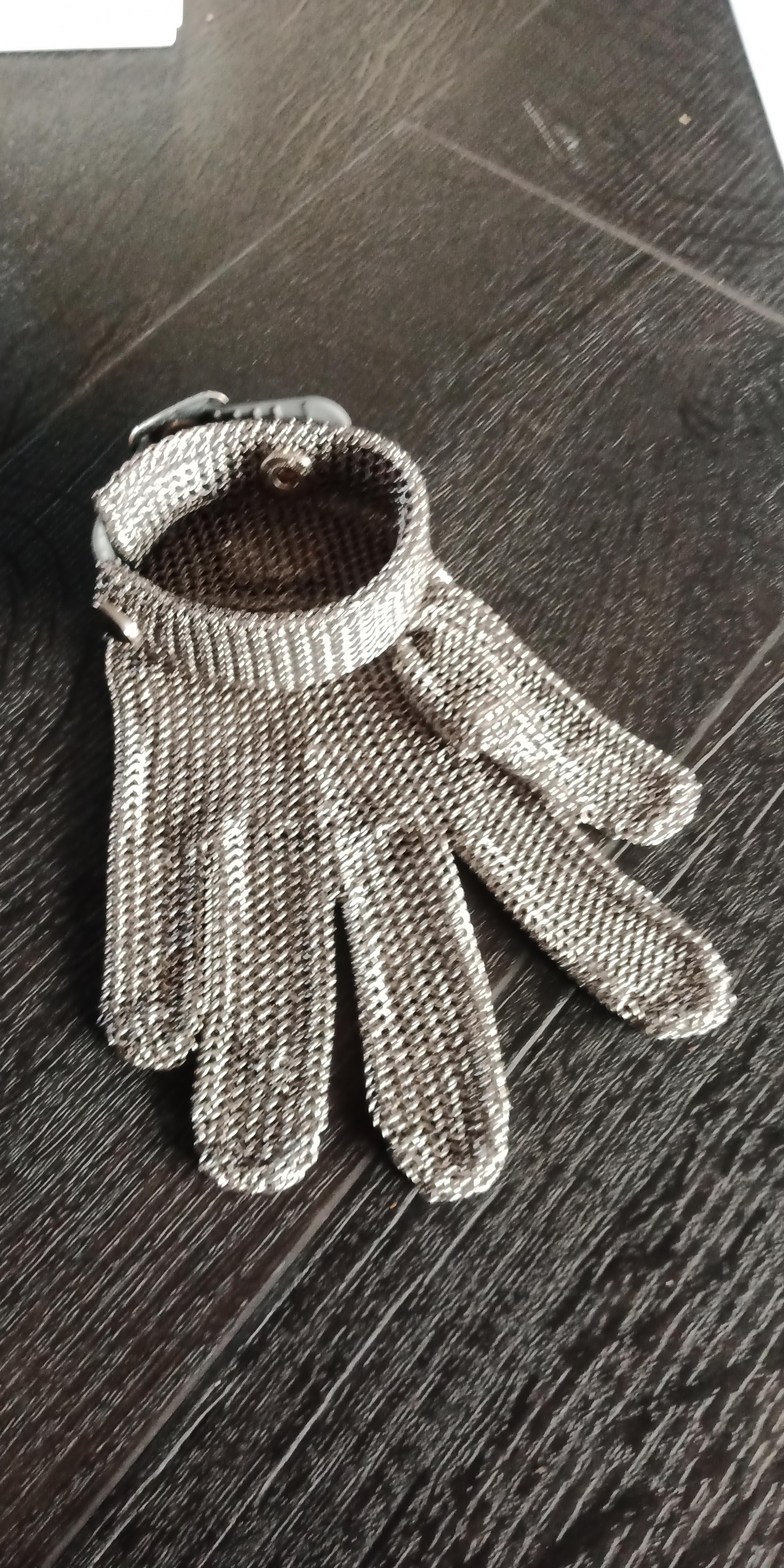 Used Stainless steel safety glove, XXS