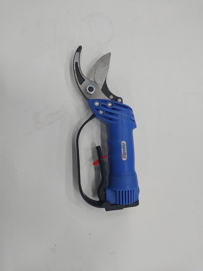 Used Manual pneumatic scissors for chicken-ducks-geese for feet and heads