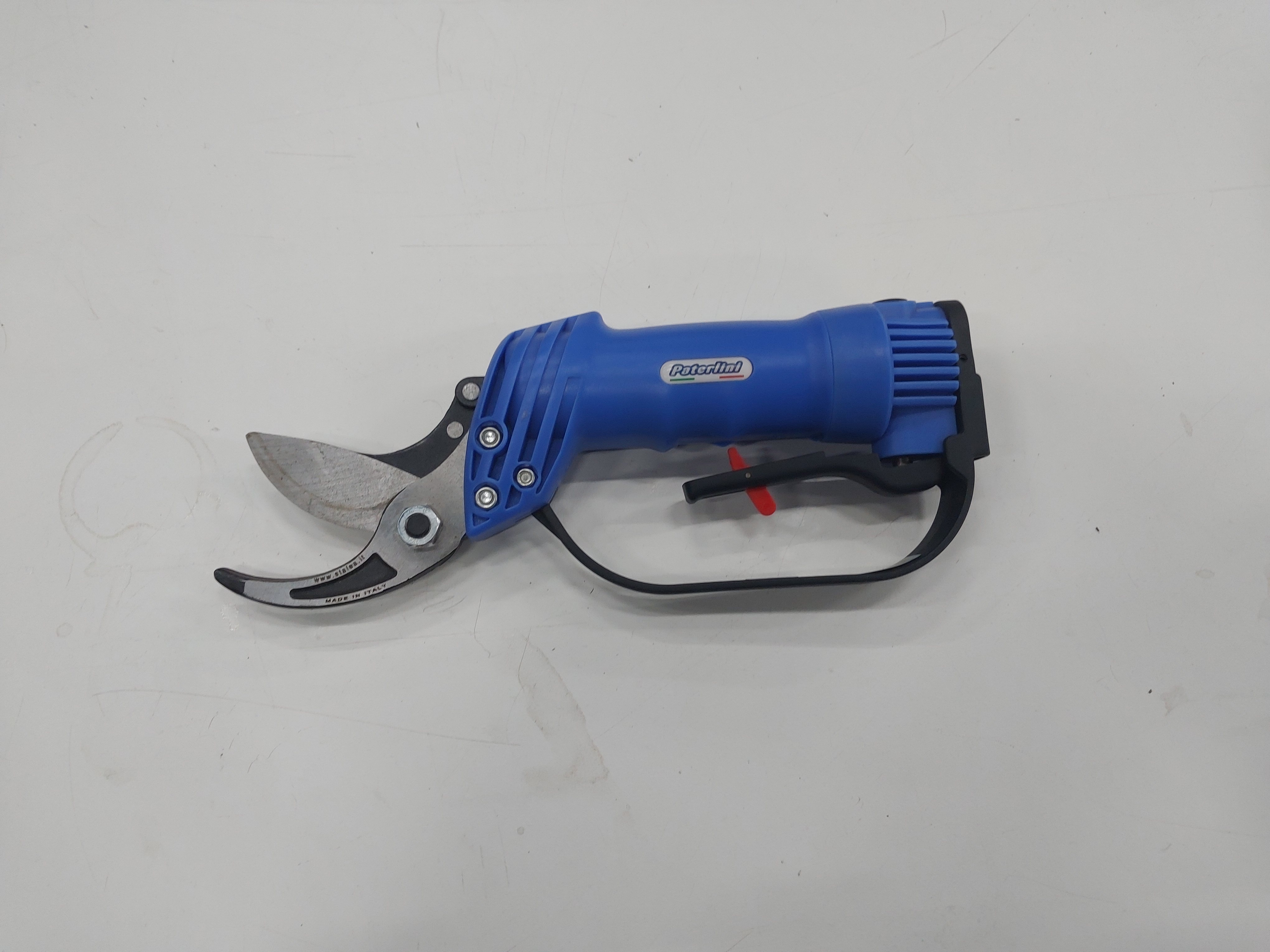 Used Manual pneumatic scissors for chicken-ducks-geese for feet and heads