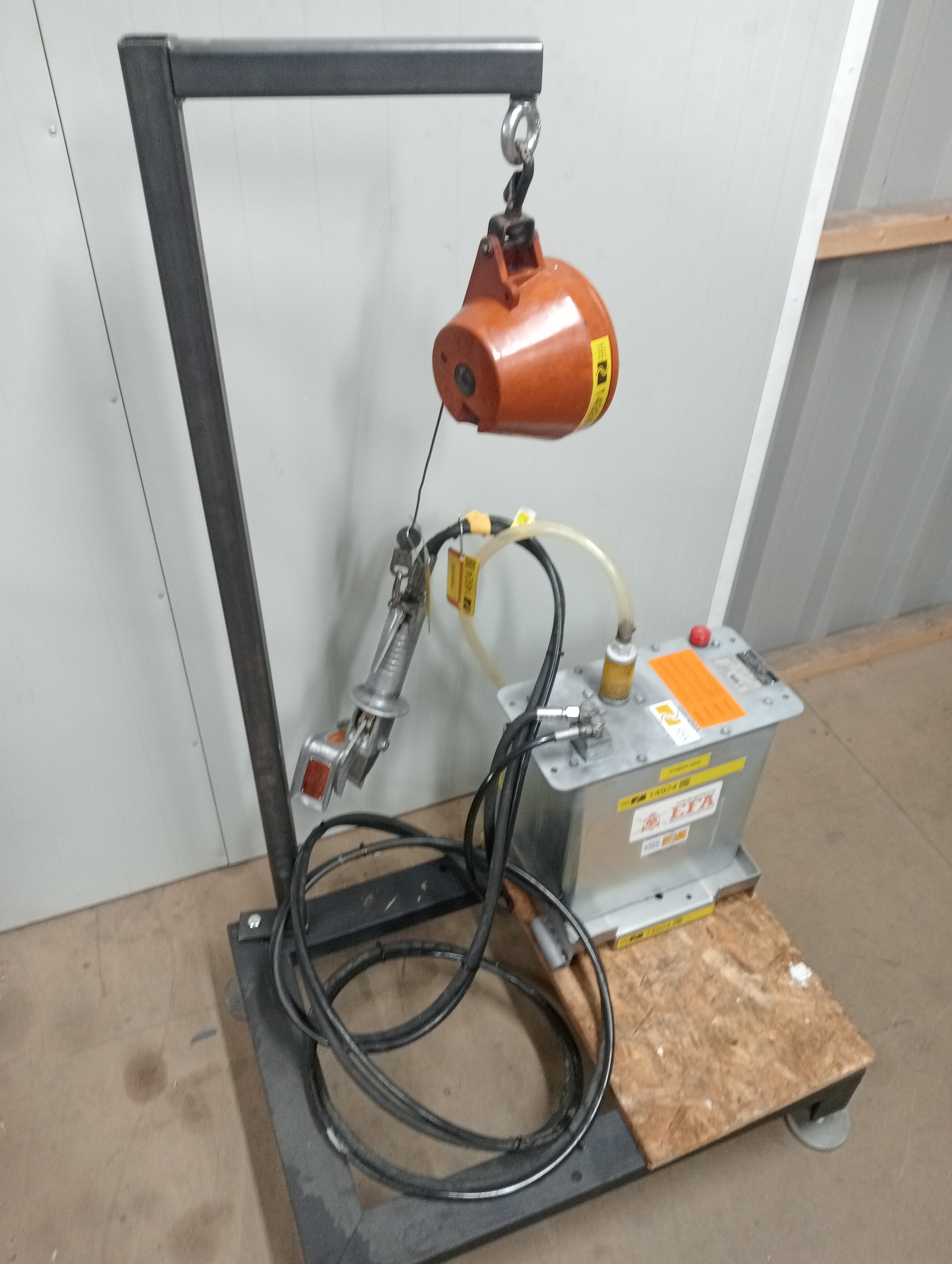 Used Claw and leg cutter set with hydraulic unit and balancer