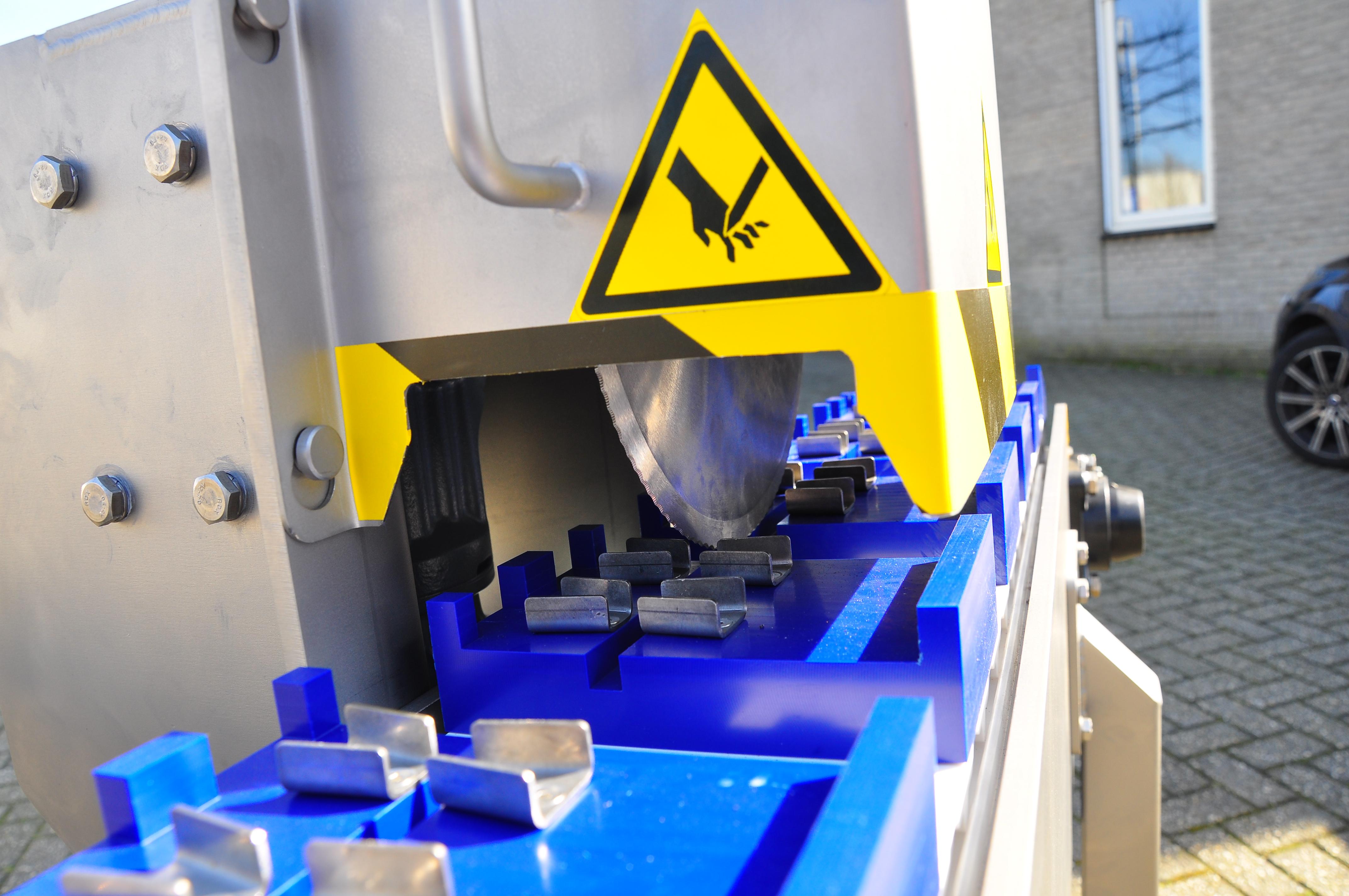 Used Chicken feet cutter