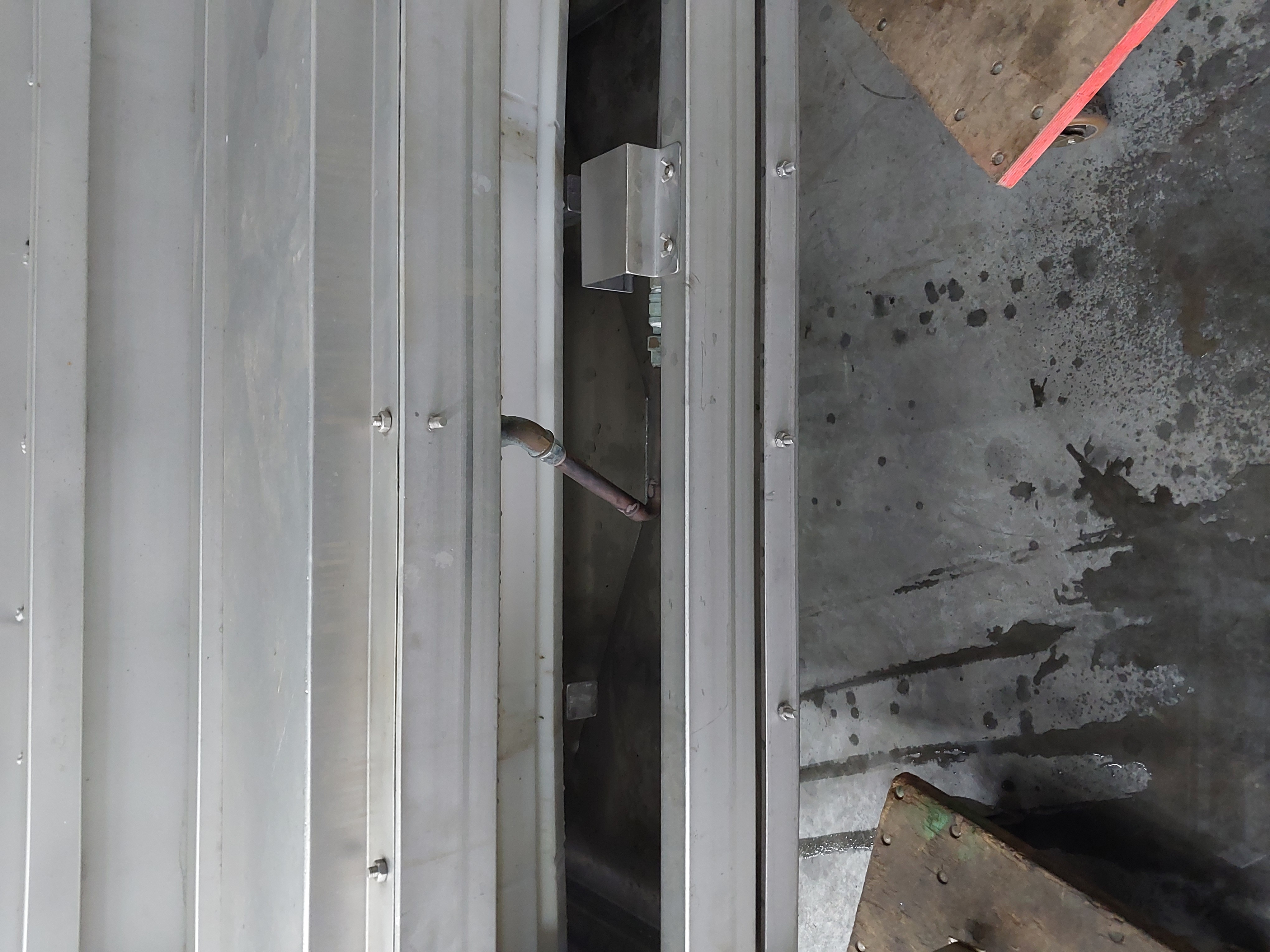 Used Gambrelling - Rehanging table