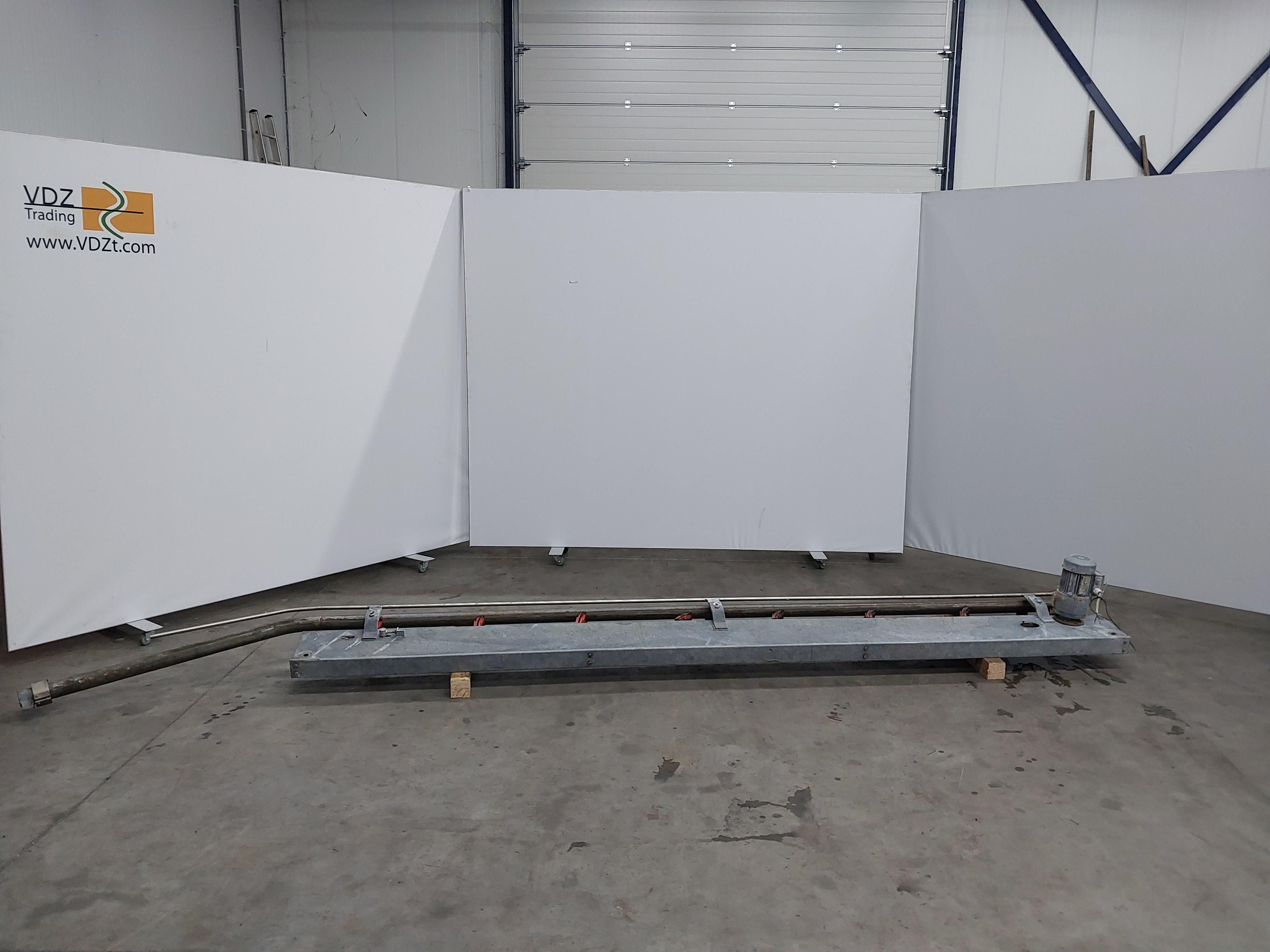 Used Conveyer lift empty hooks