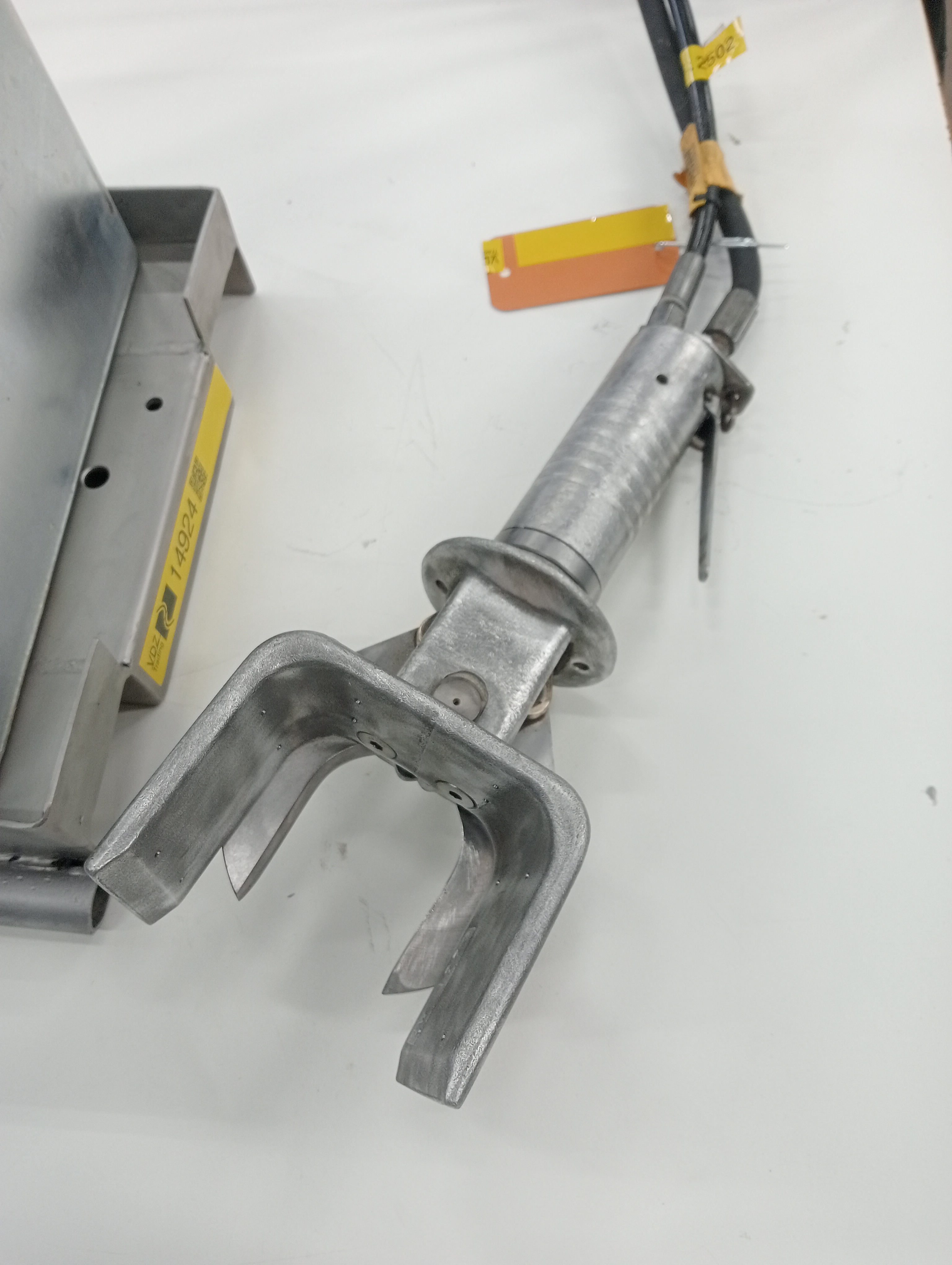 Used Claw and leg cutter set with hydraulic unit and balancer