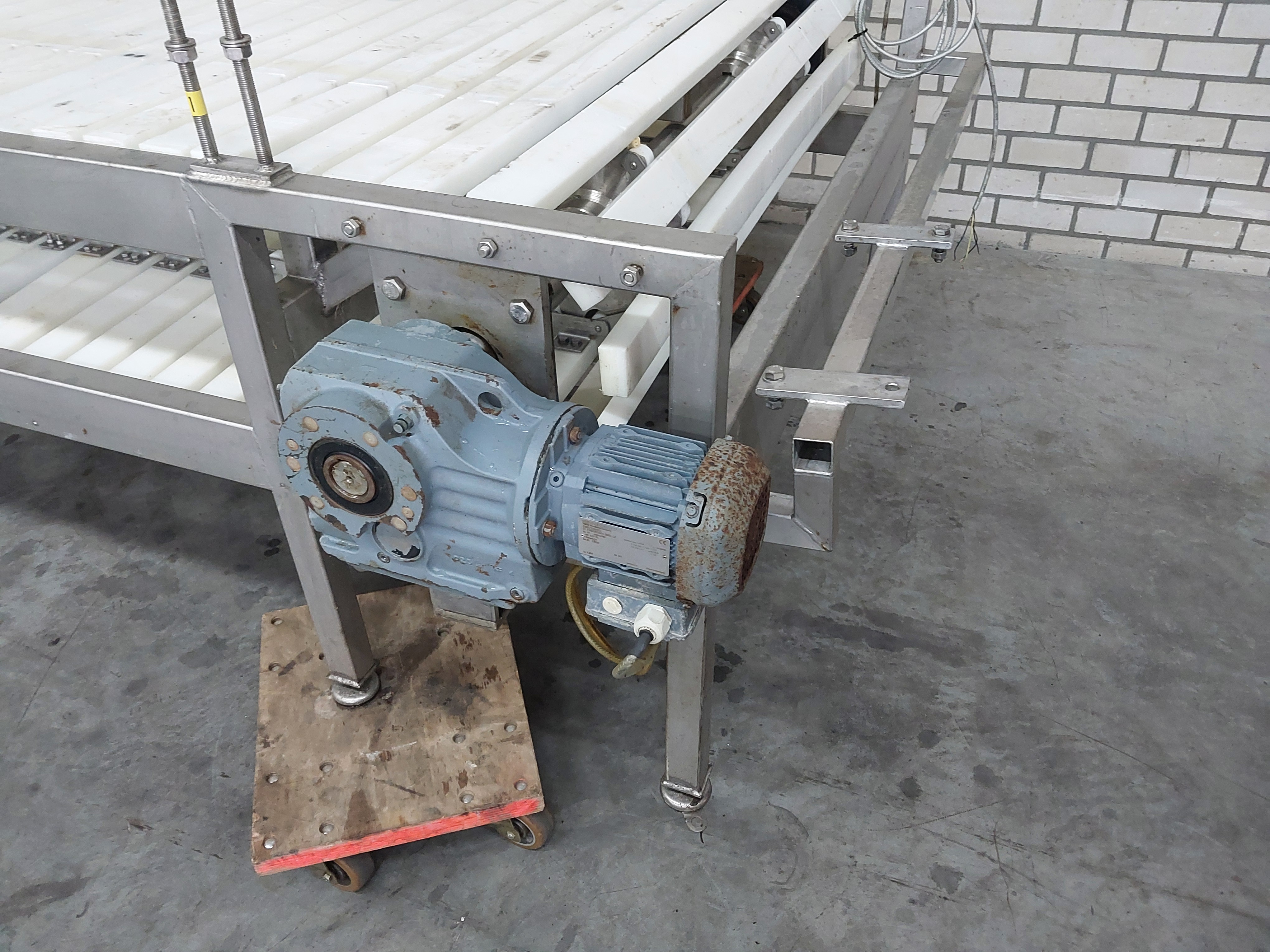 Used Gambrelling - Rehanging table