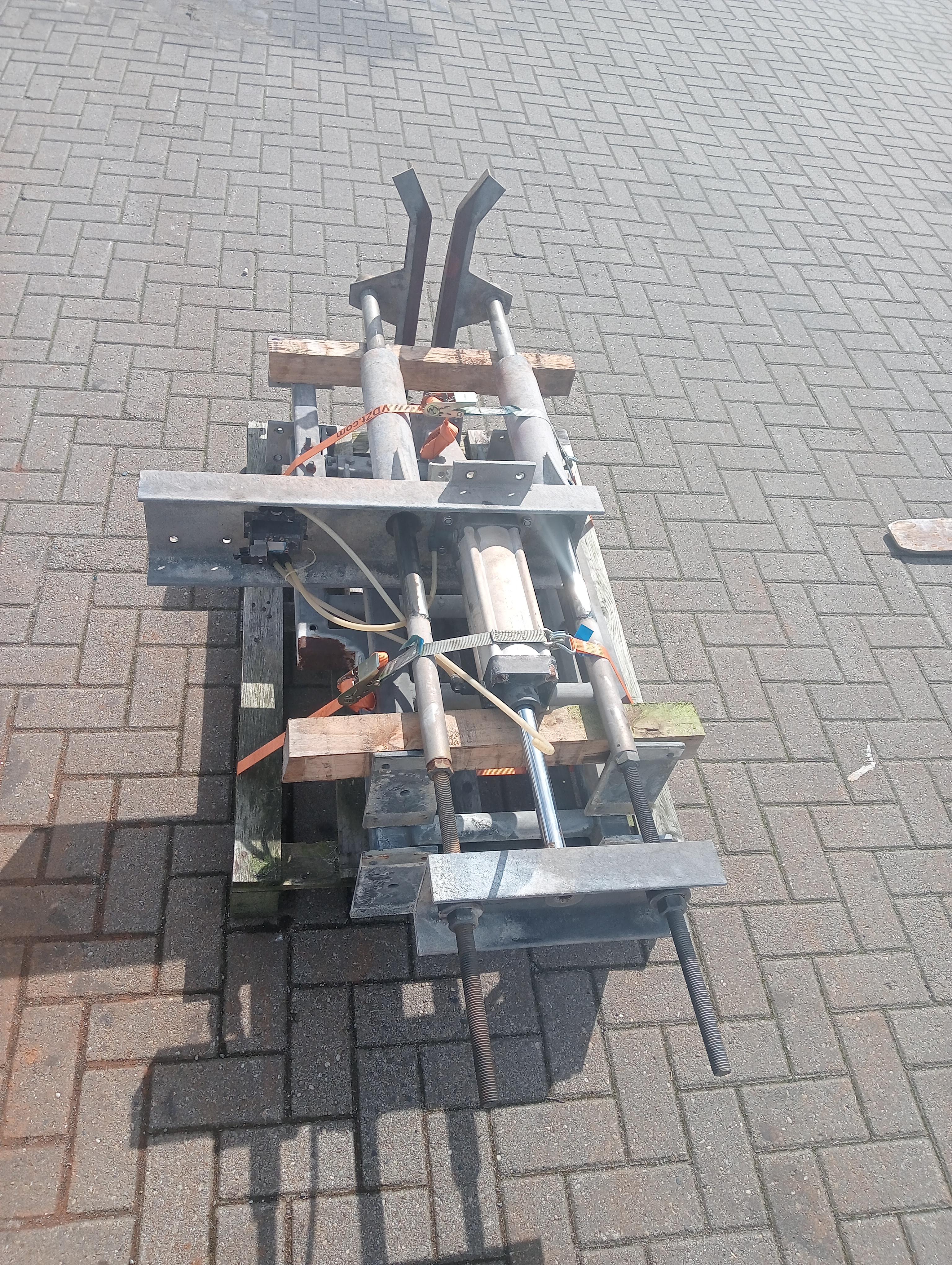 Used Slaughtering conveyor with dropper