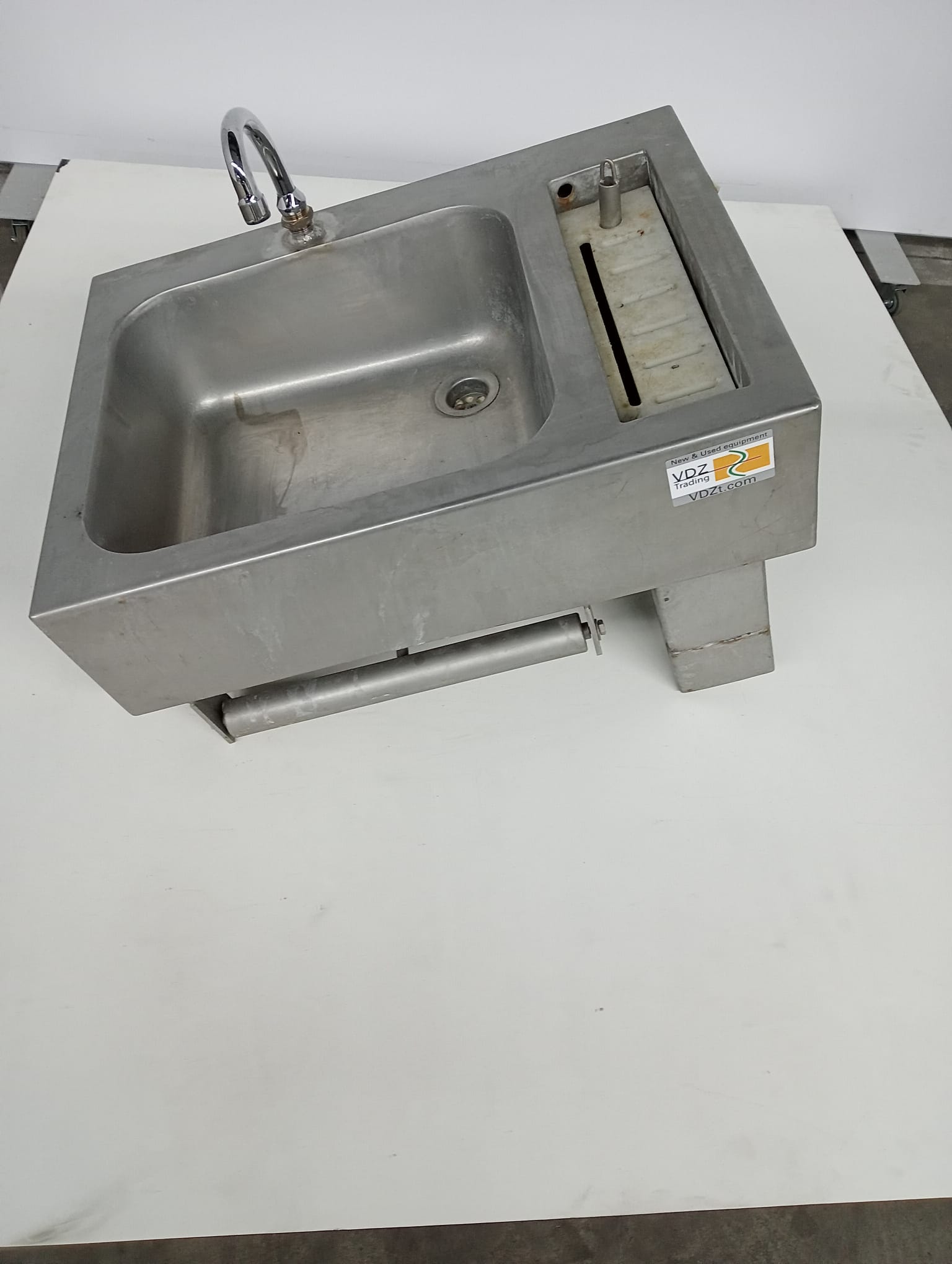 Used Wash basin