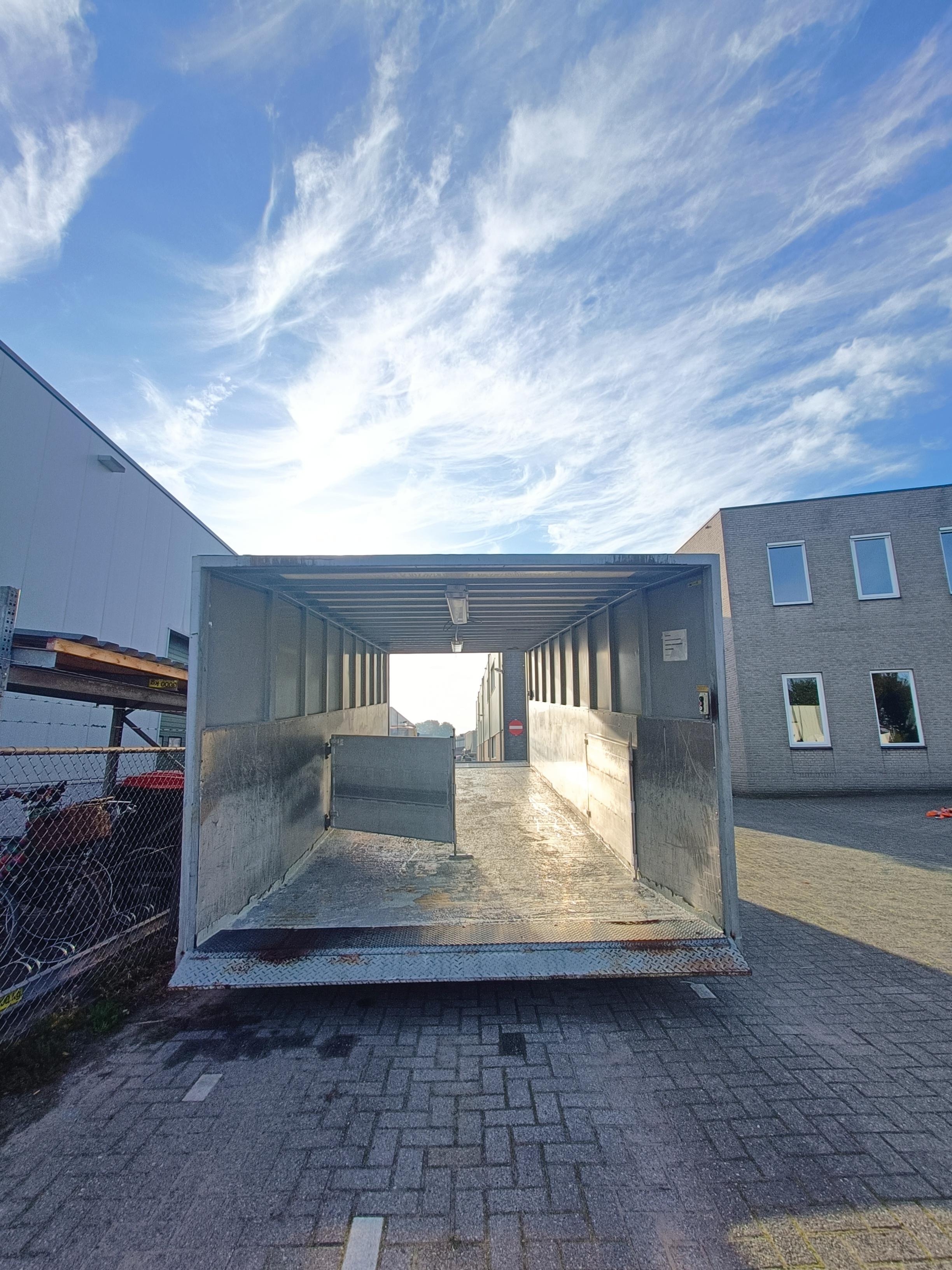 Used Moving animal loading platform