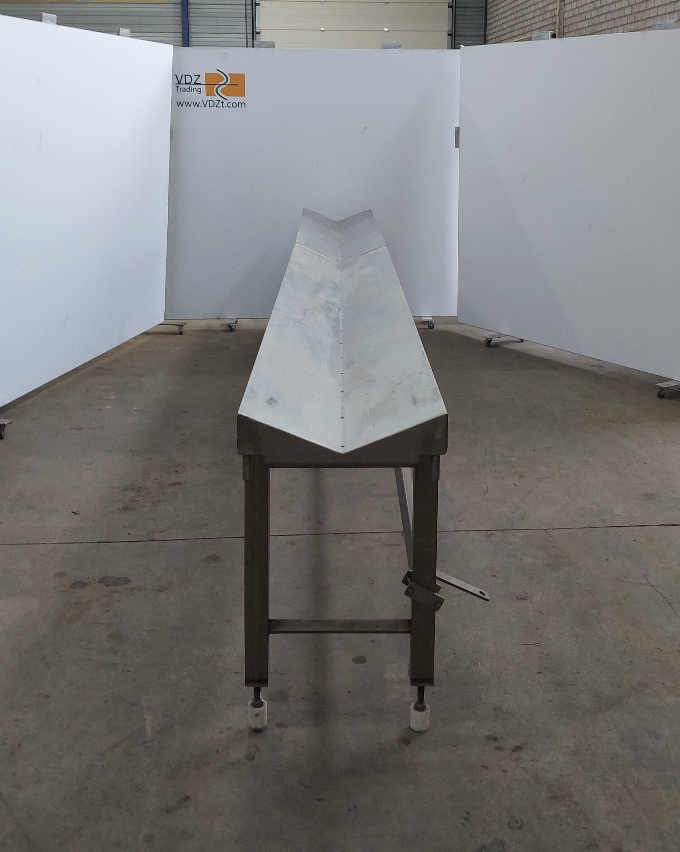 Used Pre-dehiding table