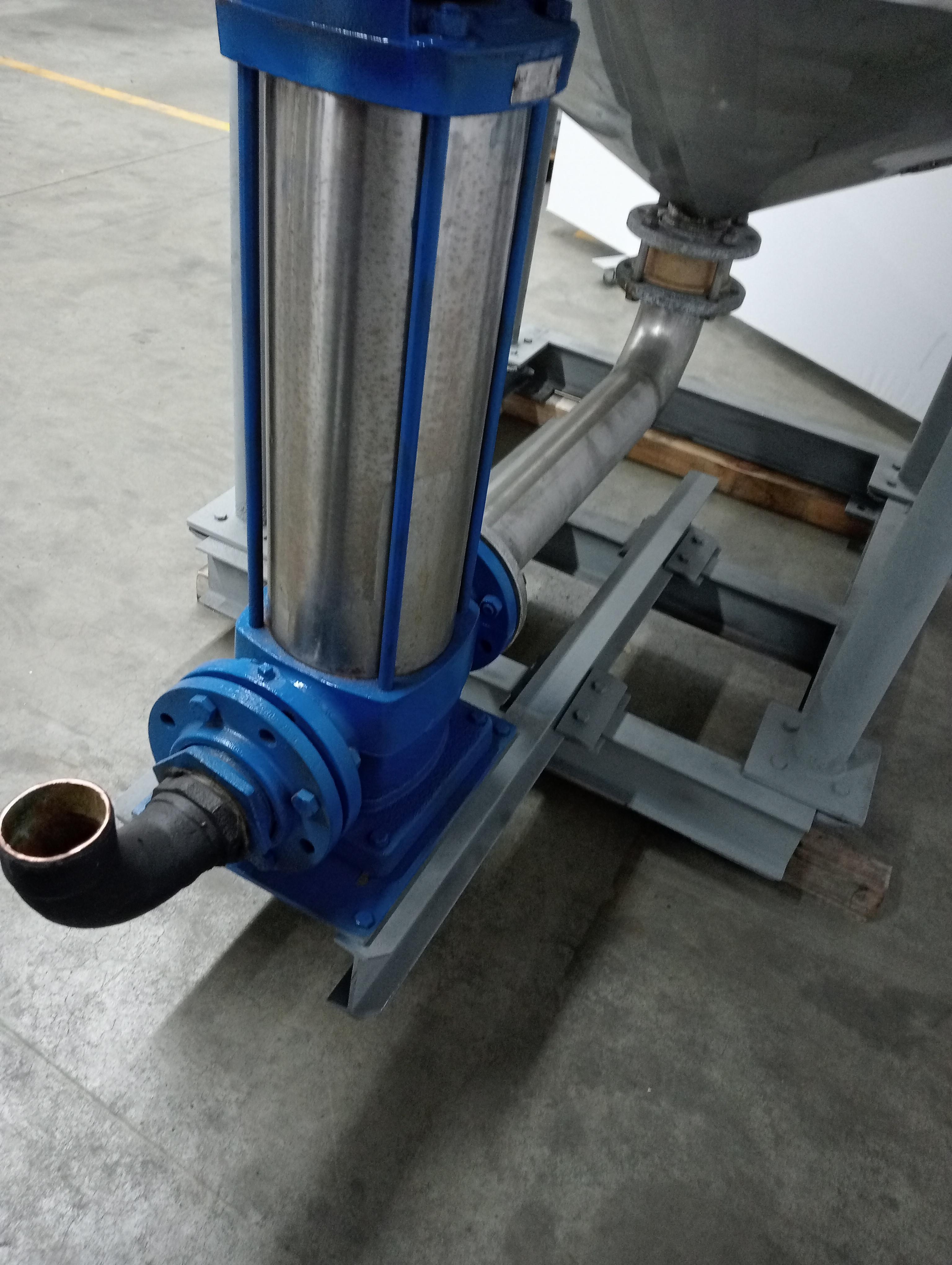 Used Insulated tank with centrifugal pump