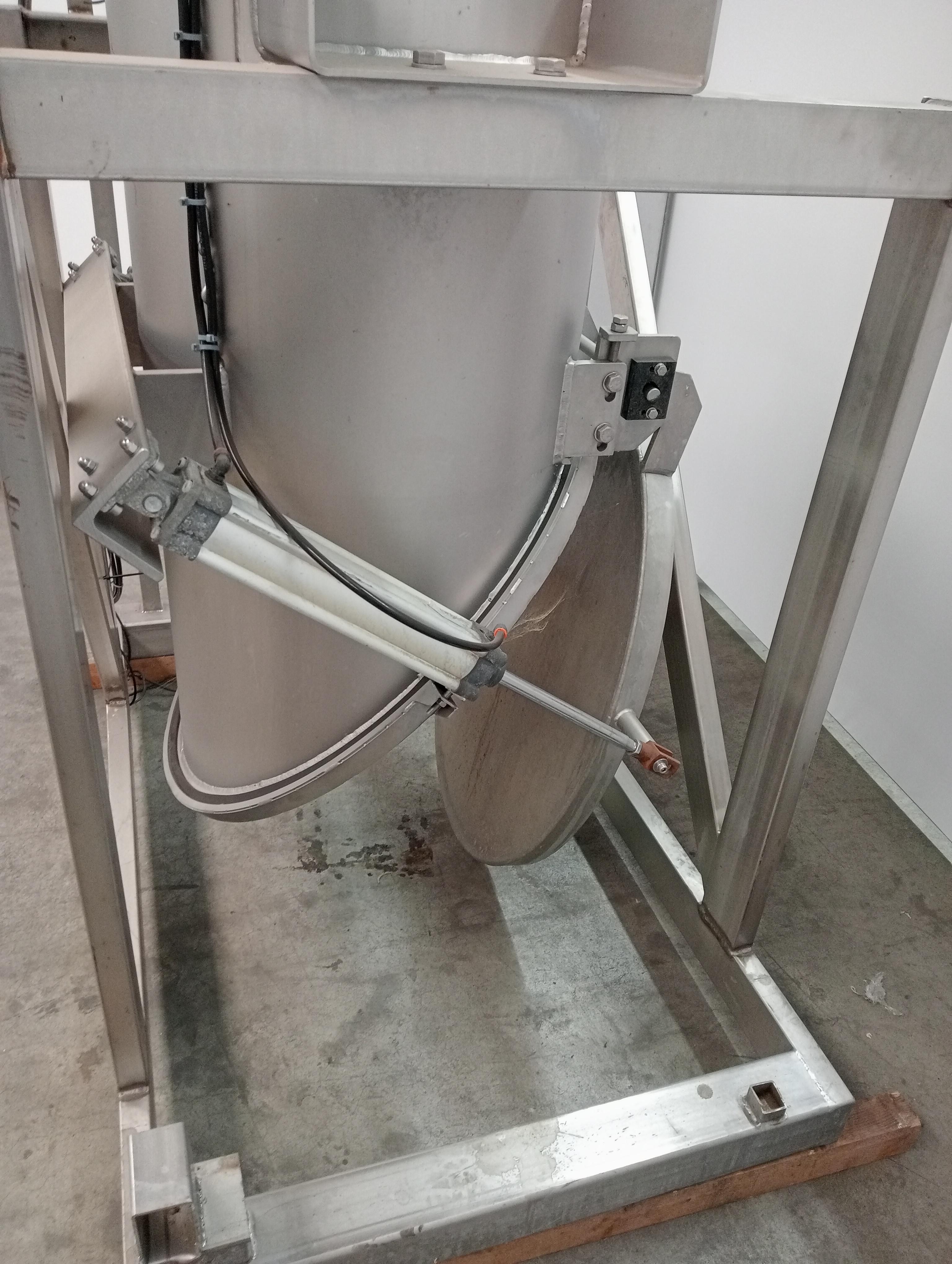 Used Cyclone with ejector gate